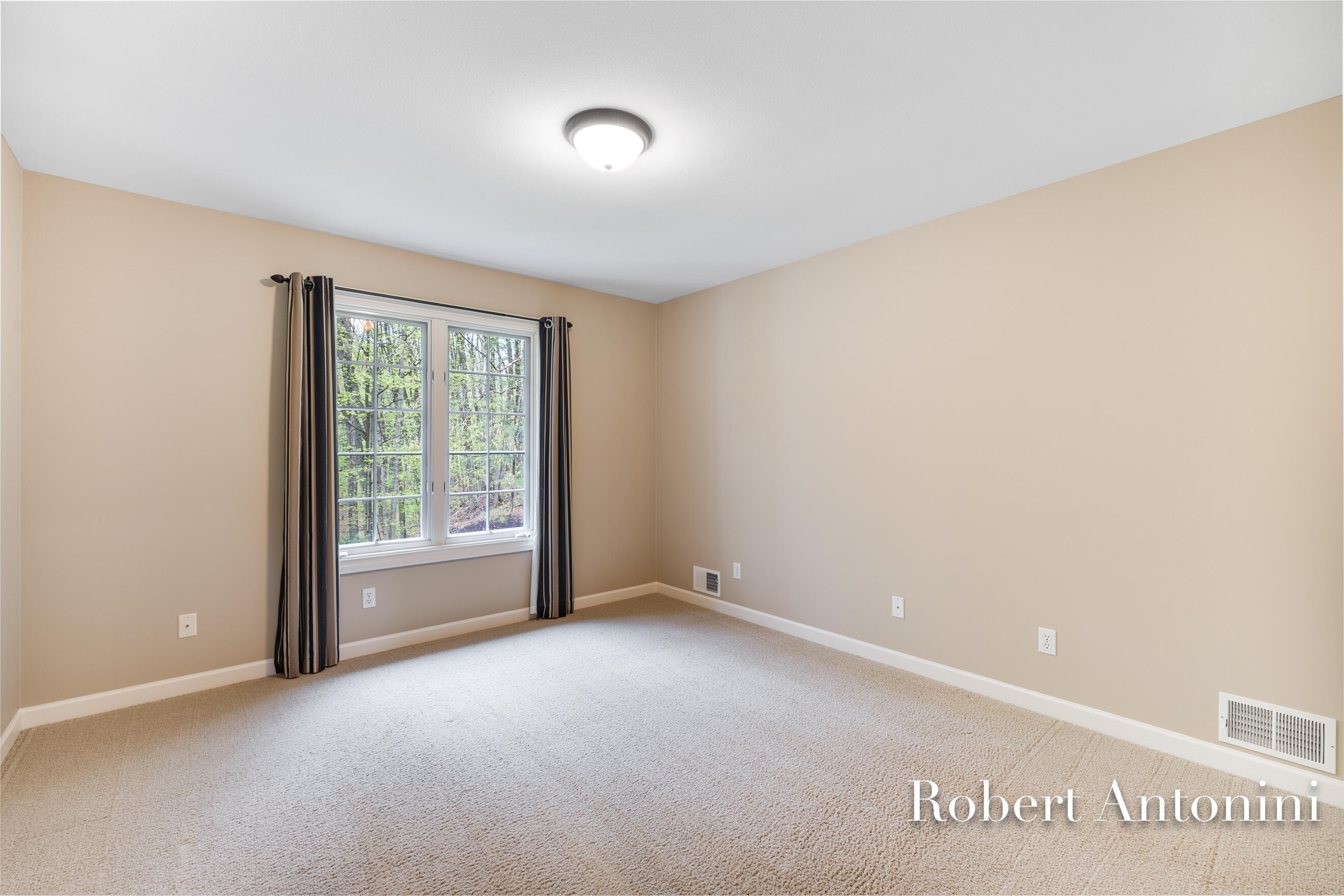 Grand Rapids, Michigan, 49525, United States, 5 Bedrooms Bedrooms, ,4 BathroomsBathrooms,Residential,For Sale,1837852