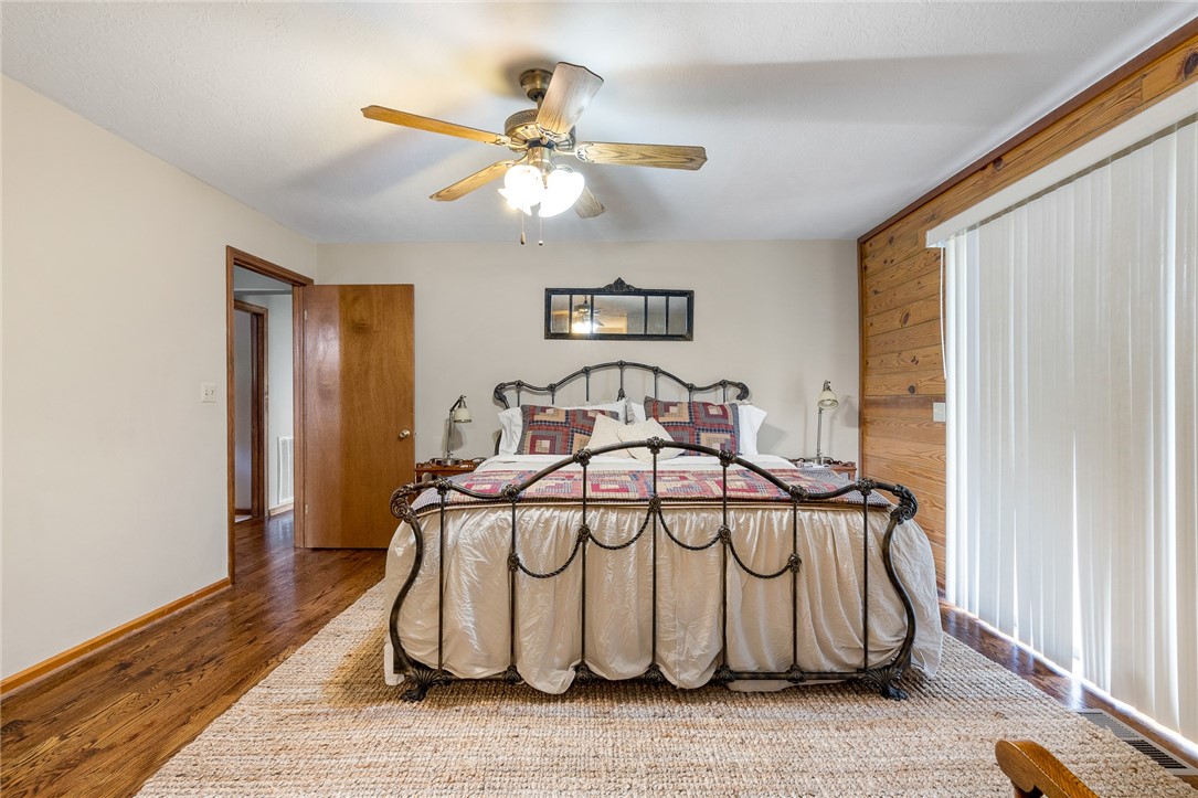 Compton, Arkansas, 72624, United States, 5 Bedrooms Bedrooms, ,3 BathroomsBathrooms,Residential,For Sale,1805954