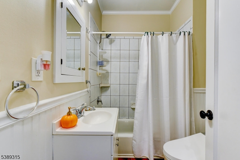 Berkeley Heights Twp., New Jersey, 07922, United States, 3 Bedrooms Bedrooms, ,1 BathroomBathrooms,Residential,For Sale,1994773