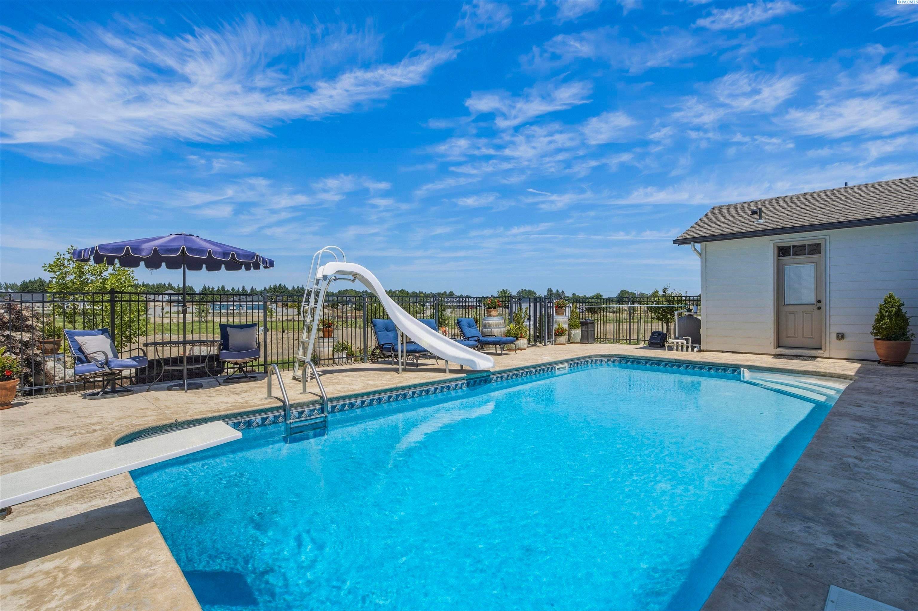 Pasco, Washington, 99301, United States, 4 Bedrooms Bedrooms, ,1 BathroomBathrooms,Residential,For Sale,2013794