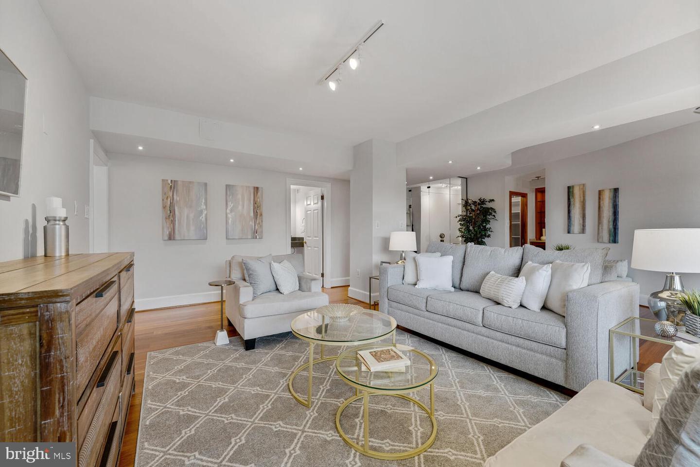 Washington, District of Columbia, 20016, United States, 3 Bedrooms Bedrooms, ,3 BathroomsBathrooms,Residential,For Sale,1895672