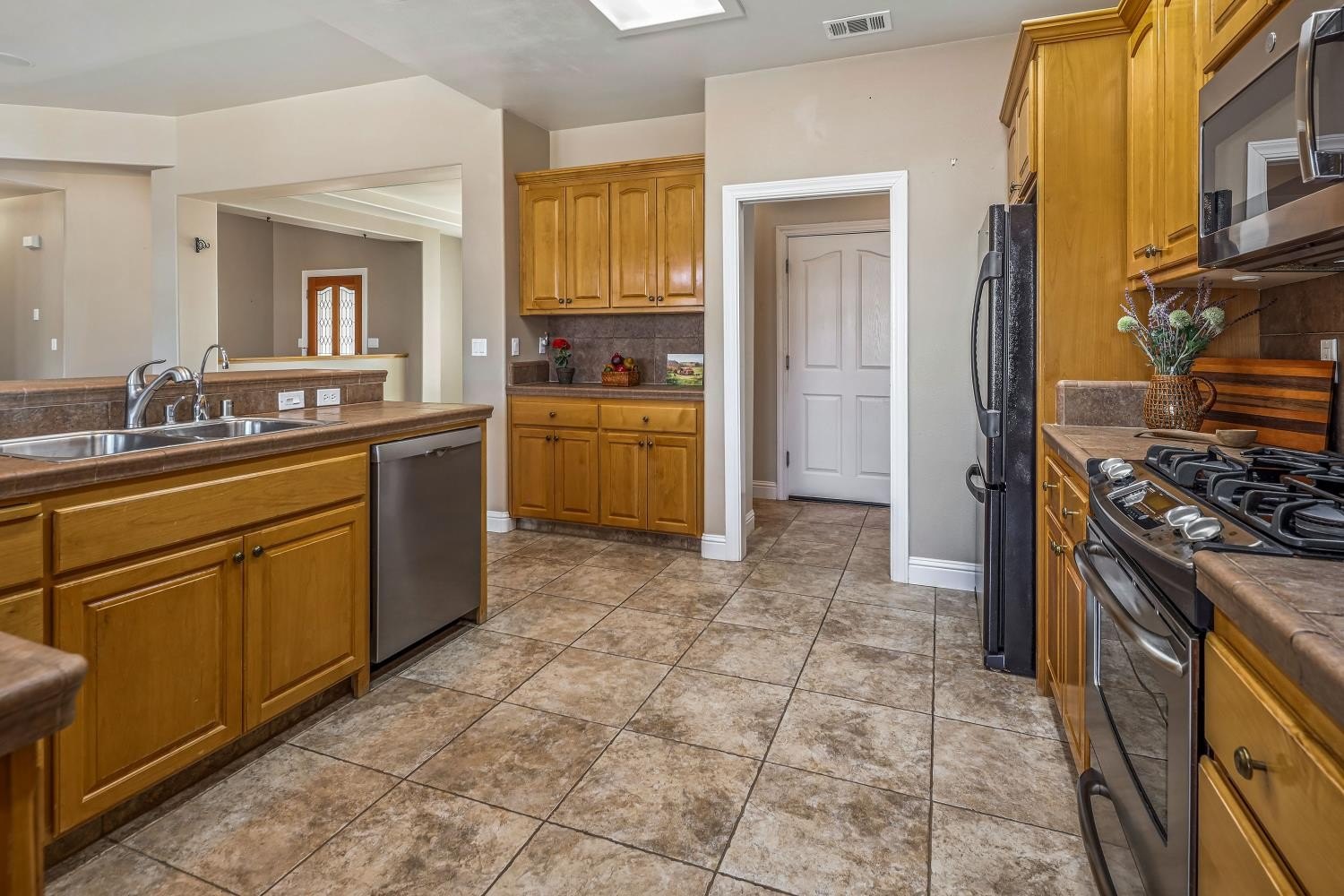 Valley Springs, California, 95252, United States, 3 Bedrooms Bedrooms, ,4 BathroomsBathrooms,Residential,For Sale,1981868