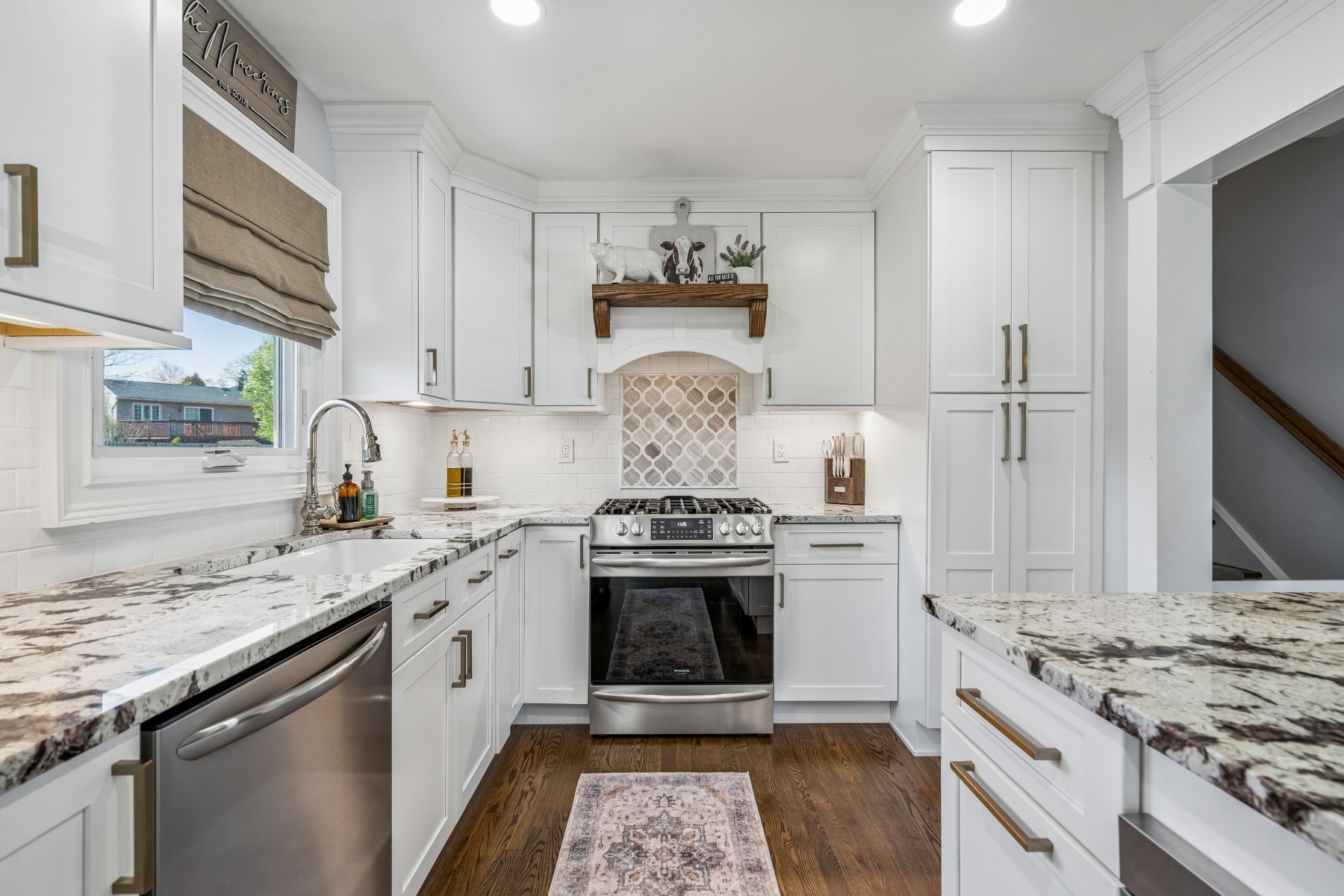  Immaculate and Updated Split Level Residence - 物件實景