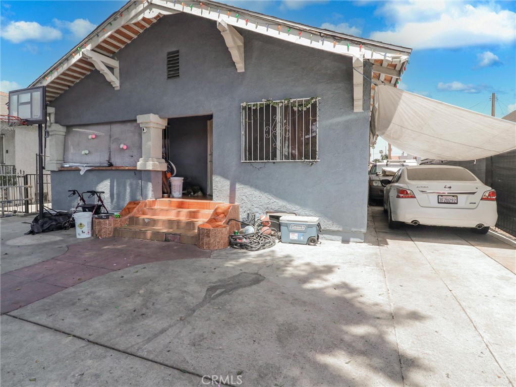 Los Angeles, California, 90003, United States, 5 Bedrooms Bedrooms, ,3 BathroomsBathrooms,Residential,For Sale,1935114