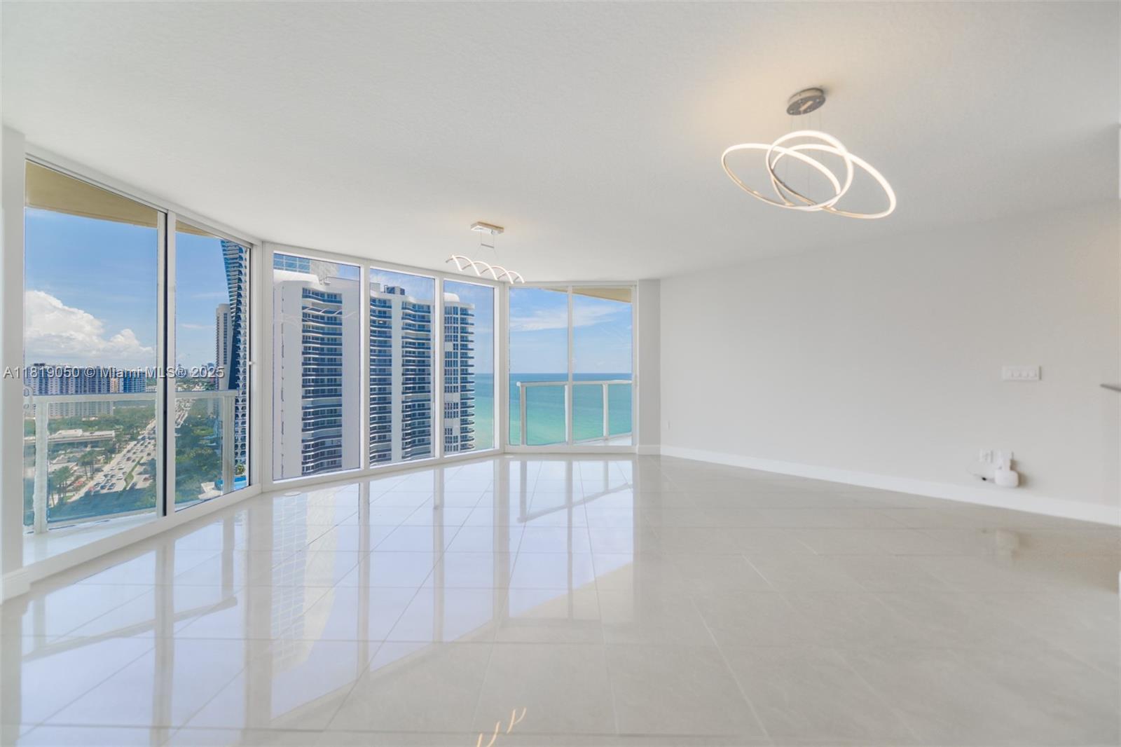 Sunny Isles Beach, Florida, 33160, United States, 2 Bedrooms Bedrooms, ,2 BathroomsBathrooms,Residential,For Sale,1991948