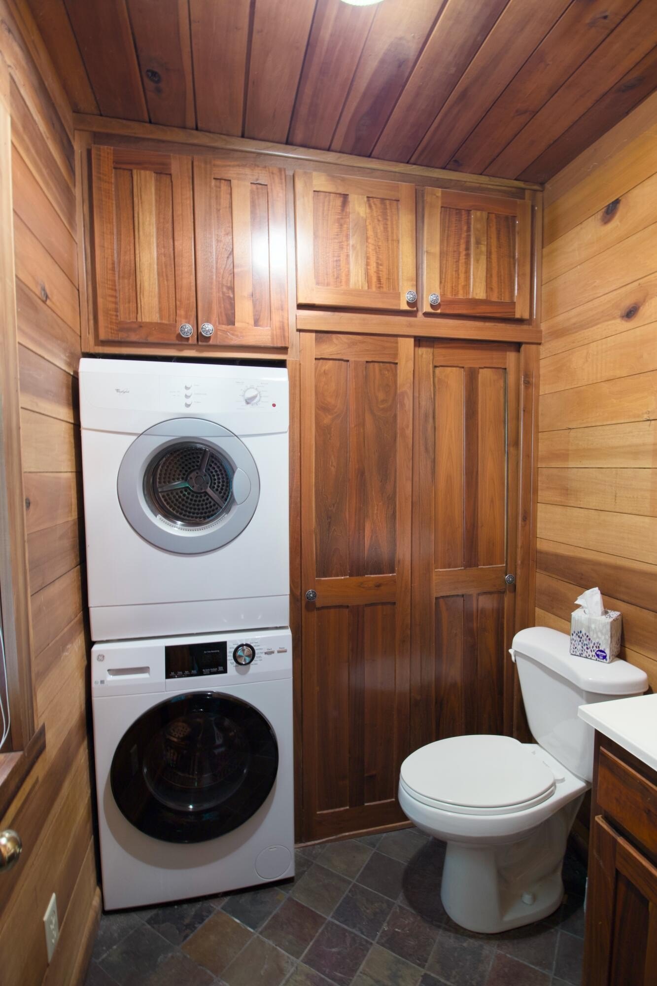 Hinton, West Virginia, 25951, United States, 3 Bedrooms Bedrooms, ,2 BathroomsBathrooms,Residential,For Sale,1847106