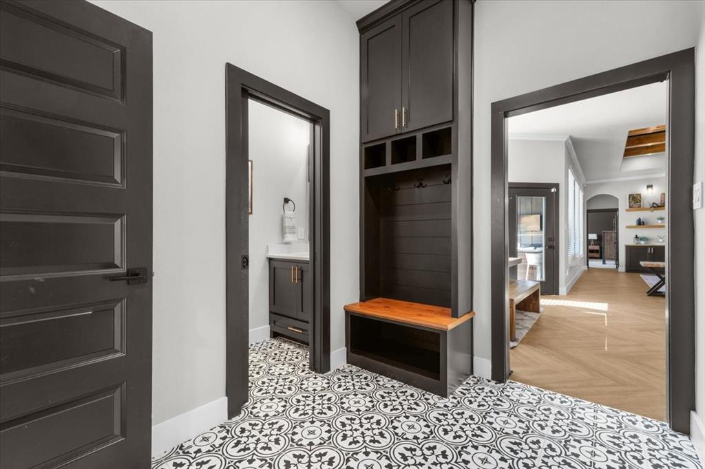 Weatherford, Texas, 76088, United States, 4 Bedrooms Bedrooms, ,4 BathroomsBathrooms,Residential,For Sale,1975341