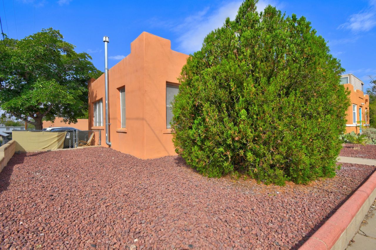 Albuquerque, New Mexico, 87106, United States, 2 Bedrooms Bedrooms, ,Residential,For Sale,1964025