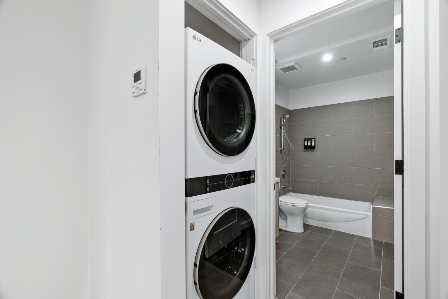 Redwood City, California, 94061, United States, 2 Bedrooms Bedrooms, ,3 BathroomsBathrooms,Residential,For Sale,2000792