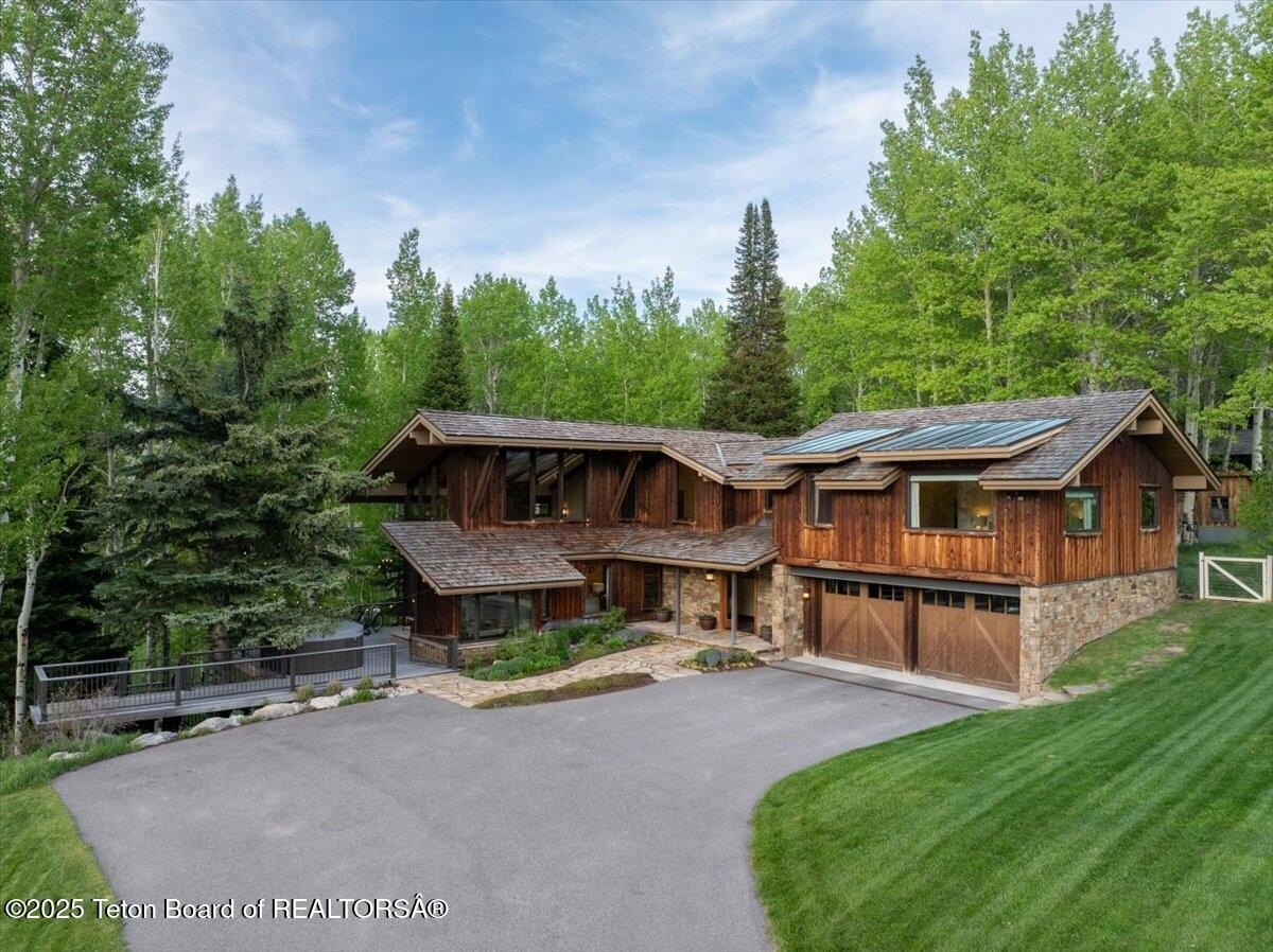Jackson, Wyoming, 83001, United States, 5 Bedrooms Bedrooms, ,1 BathroomBathrooms,Residential,For Sale,1831130
