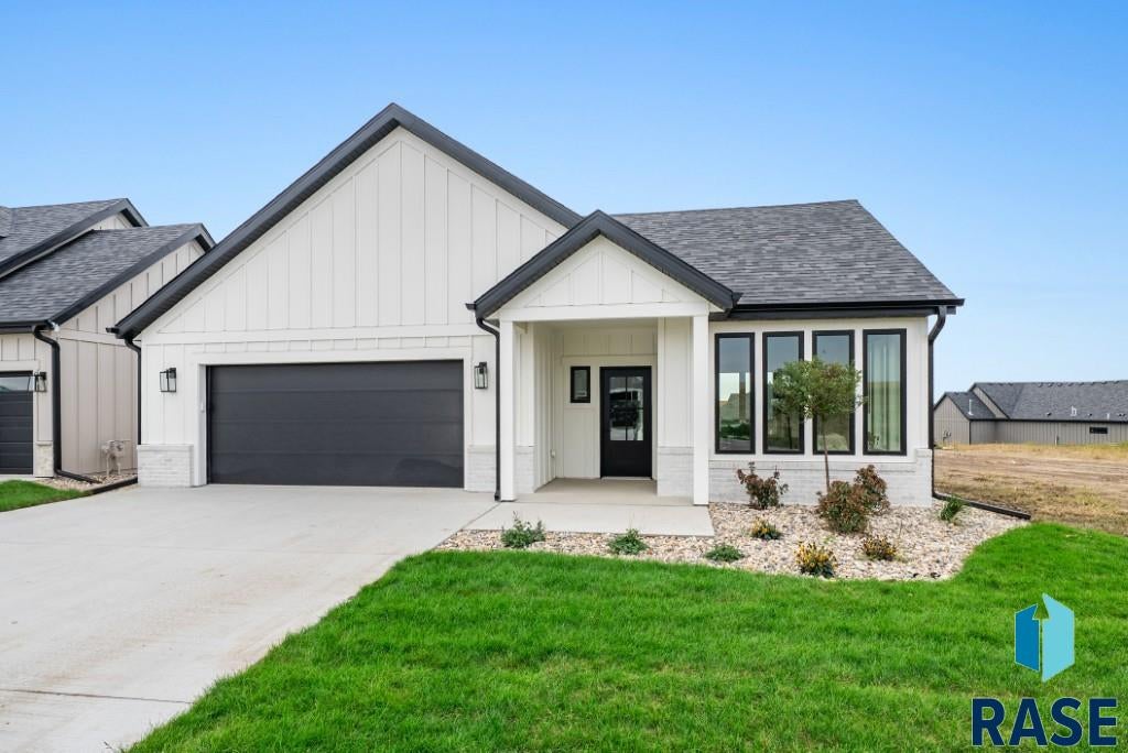 Sioux Falls, South Dakota, 57110, United States, 2 Bedrooms Bedrooms, ,2 BathroomsBathrooms,Residential,For Sale,2005980