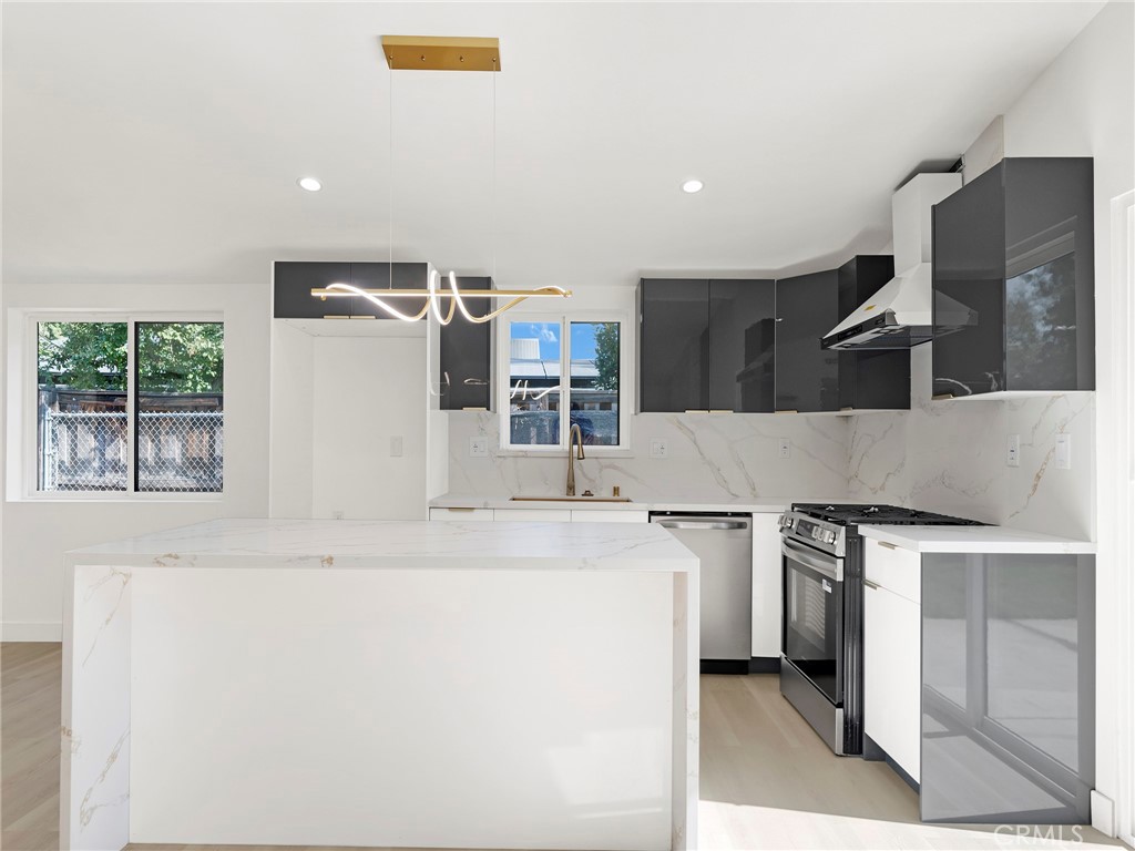 Winnetka, California, 91306, United States, 5 Bedrooms Bedrooms, ,3 BathroomsBathrooms,Residential,For Sale,1987319