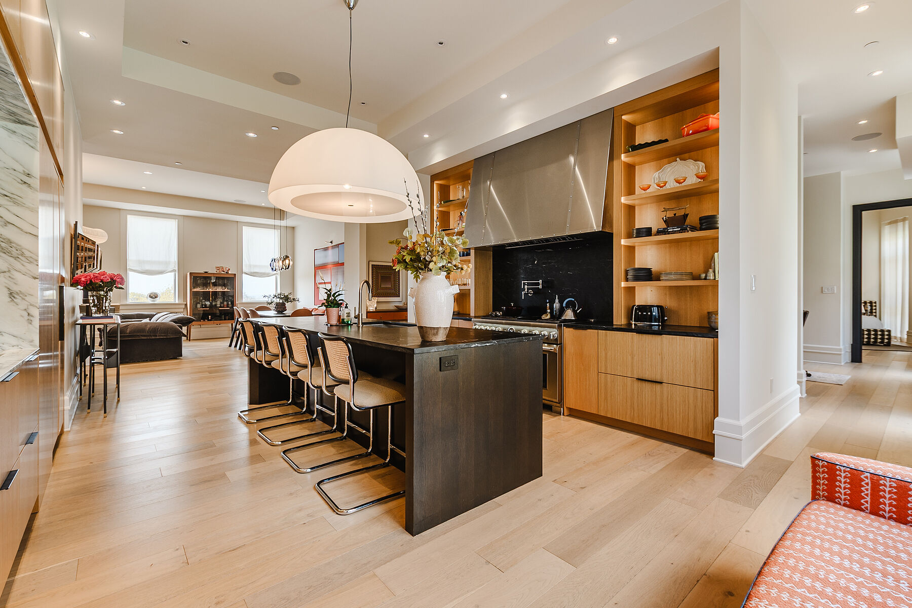  Stunning Custom Condo - 物件實景