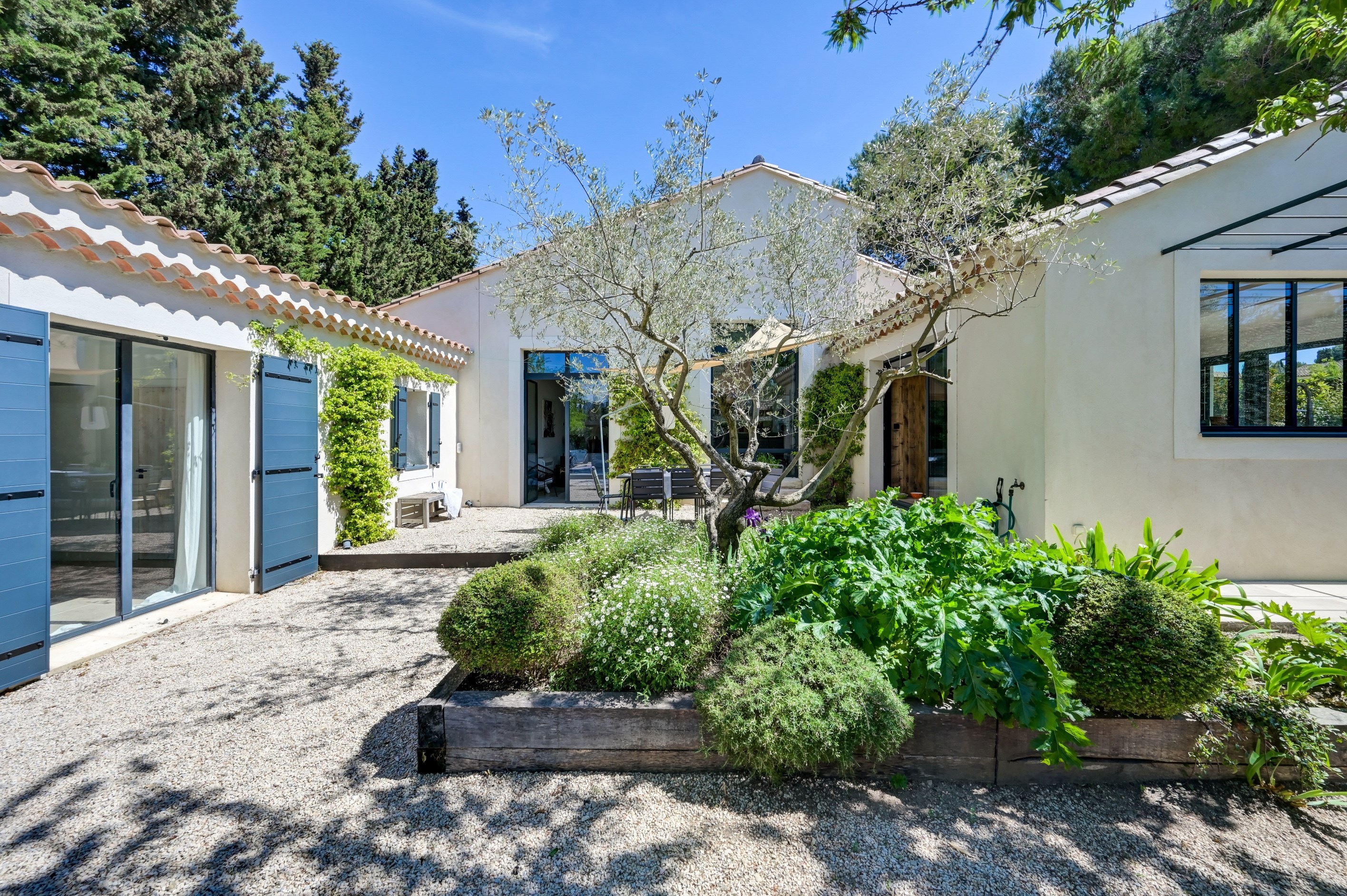  Exclusive. Rare in Eygalières, beautiful renovated house in the village center … - 物件實景