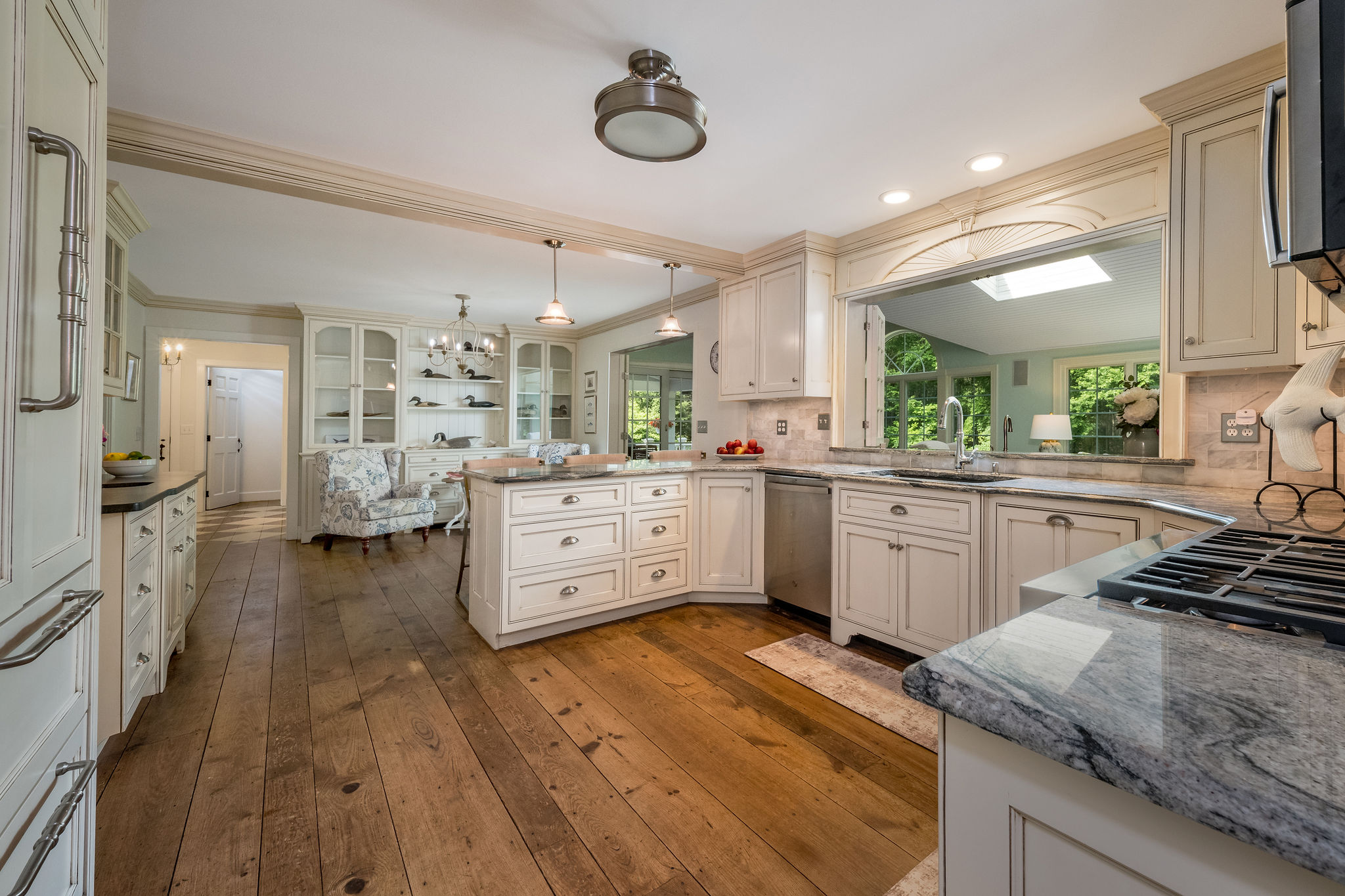  Experience shoreline luxury in this exceptional Colonial home - 物件實景