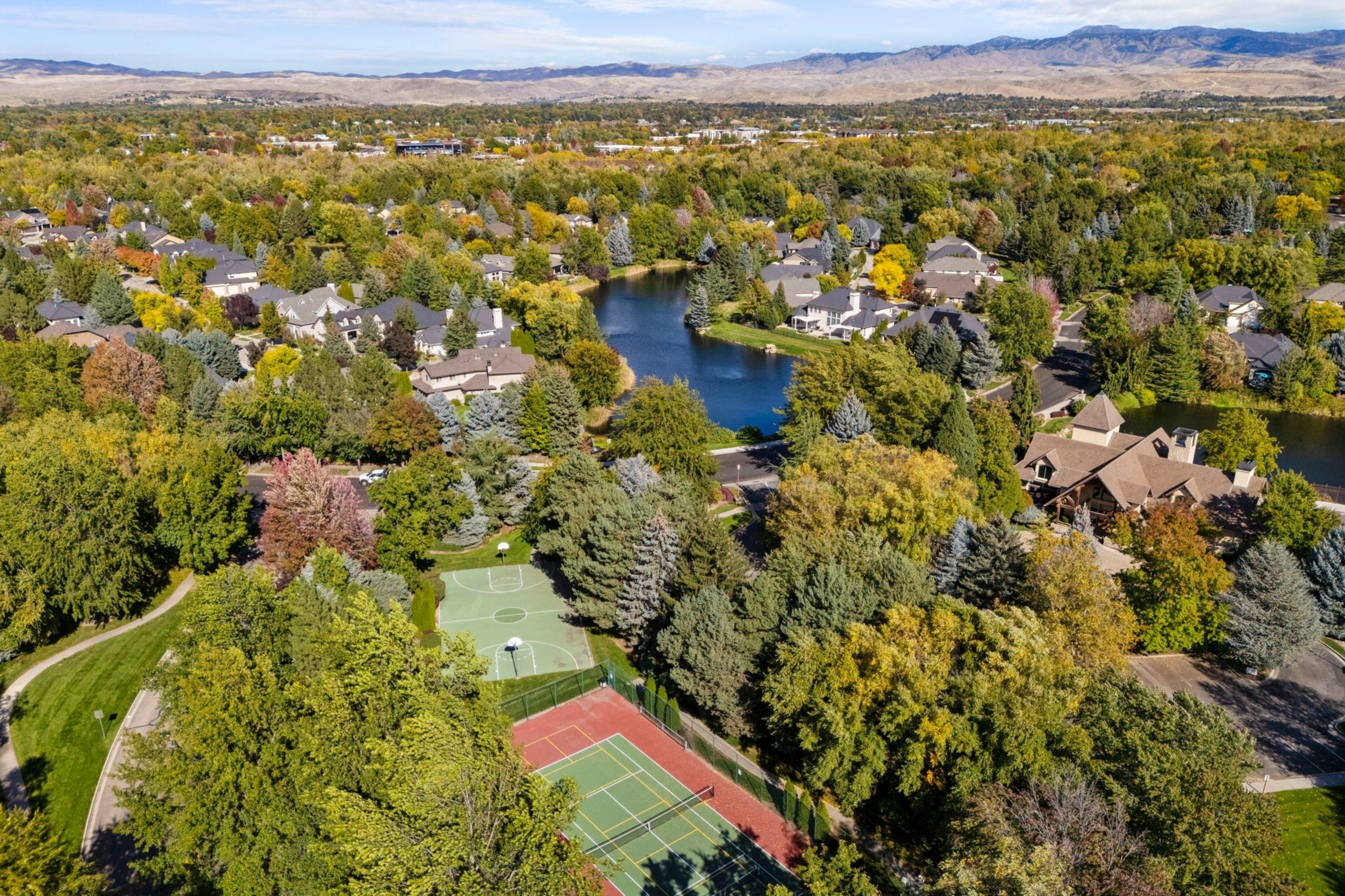  Gated Waterfront Luxury in Eagle’s Prestigious Pointe at Two Rivers - 物件實景