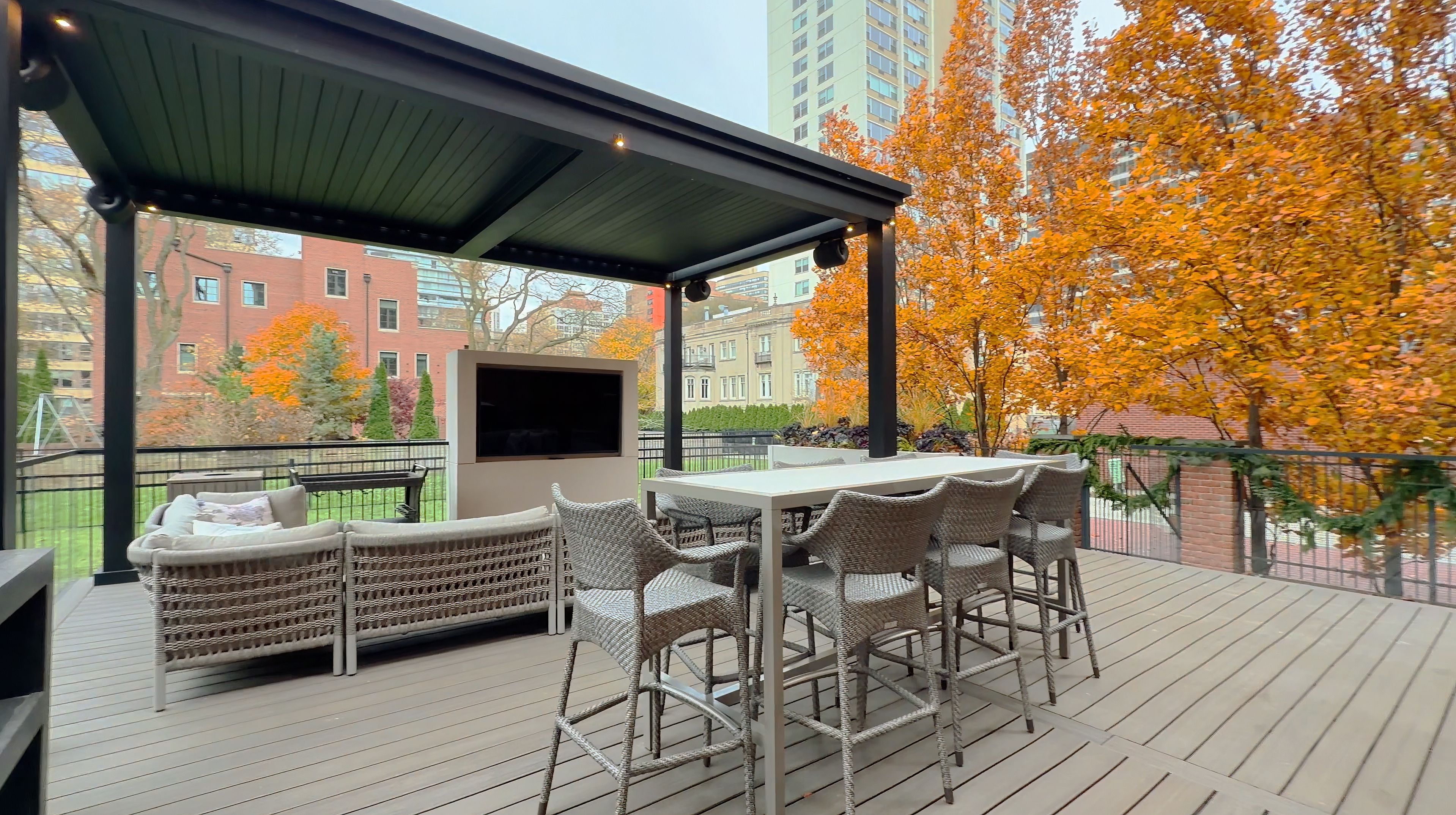  Impeccably Maintained Single-Family Residence on Lake Shore Drive - 物件實景