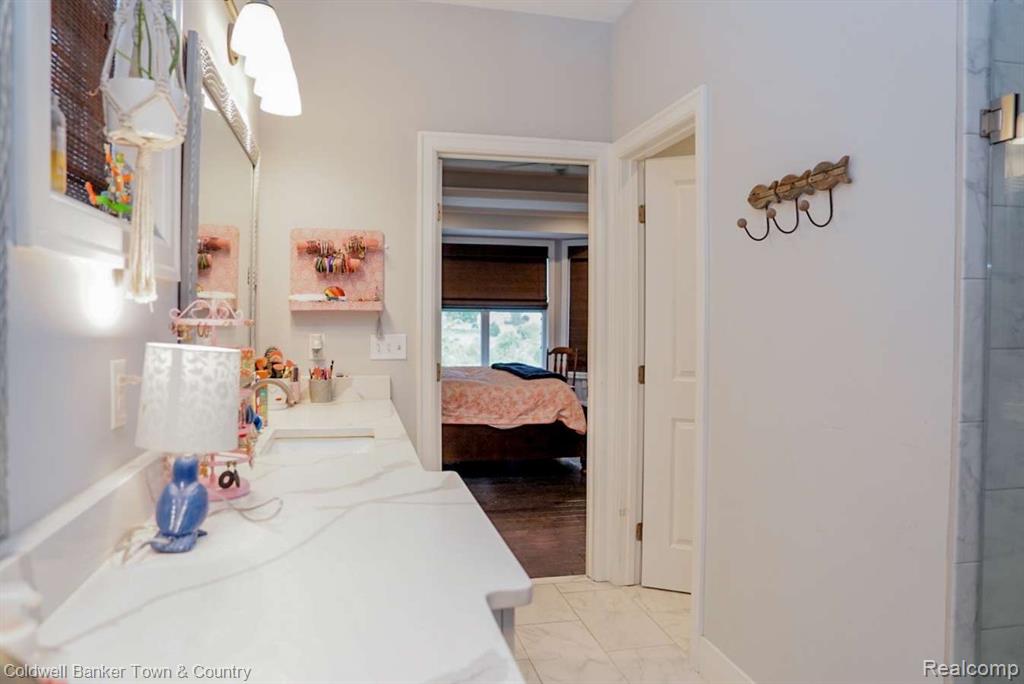 Brighton, Michigan, 48114, United States, 4 Bedrooms Bedrooms, ,5 BathroomsBathrooms,Residential,For Sale,1837893