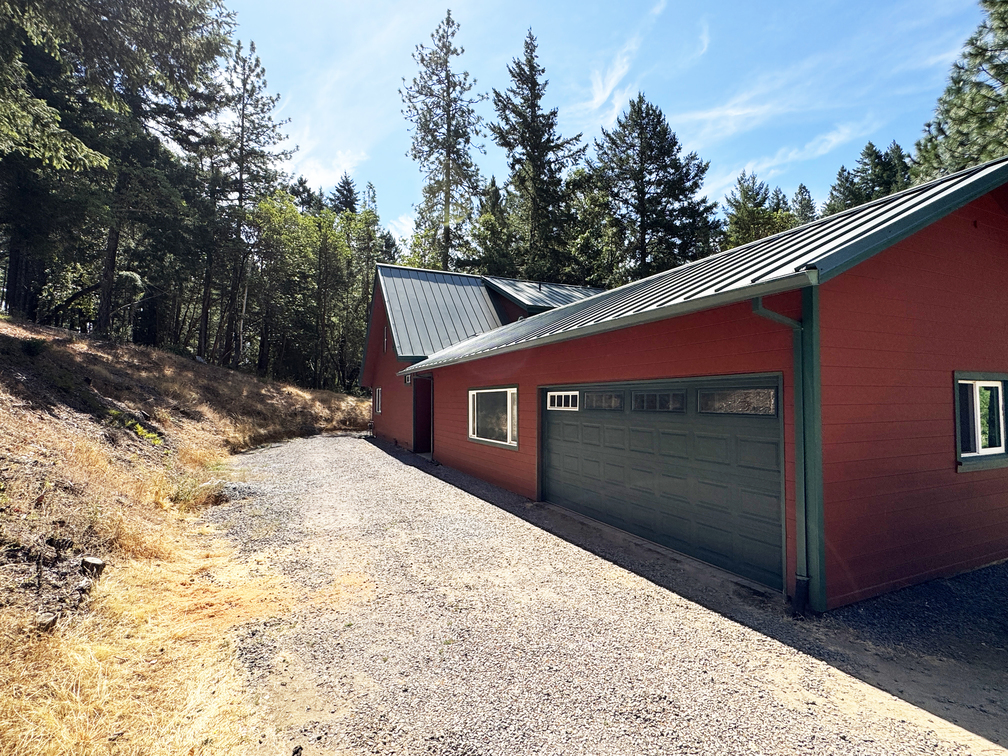 Willits, California, 95490, United States, 2 Bedrooms Bedrooms, ,2 BathroomsBathrooms,Residential,For Sale,1943077