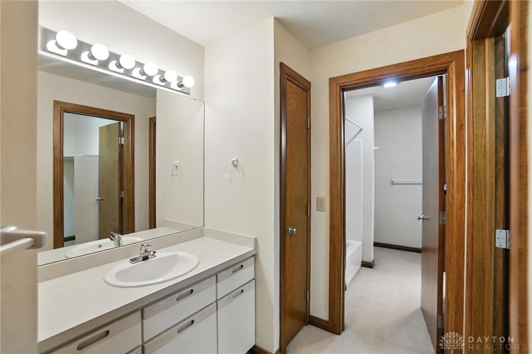 Sugarcreek Twp, Ohio, 45440, United States, 4 Bedrooms Bedrooms, ,5 BathroomsBathrooms,Residential,For Sale,1902150