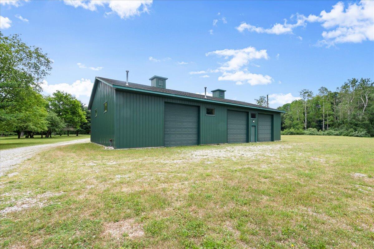 Remus, Michigan, 49340, United States, 3 Bedrooms Bedrooms, ,3 BathroomsBathrooms,Residential,For Sale,1979696