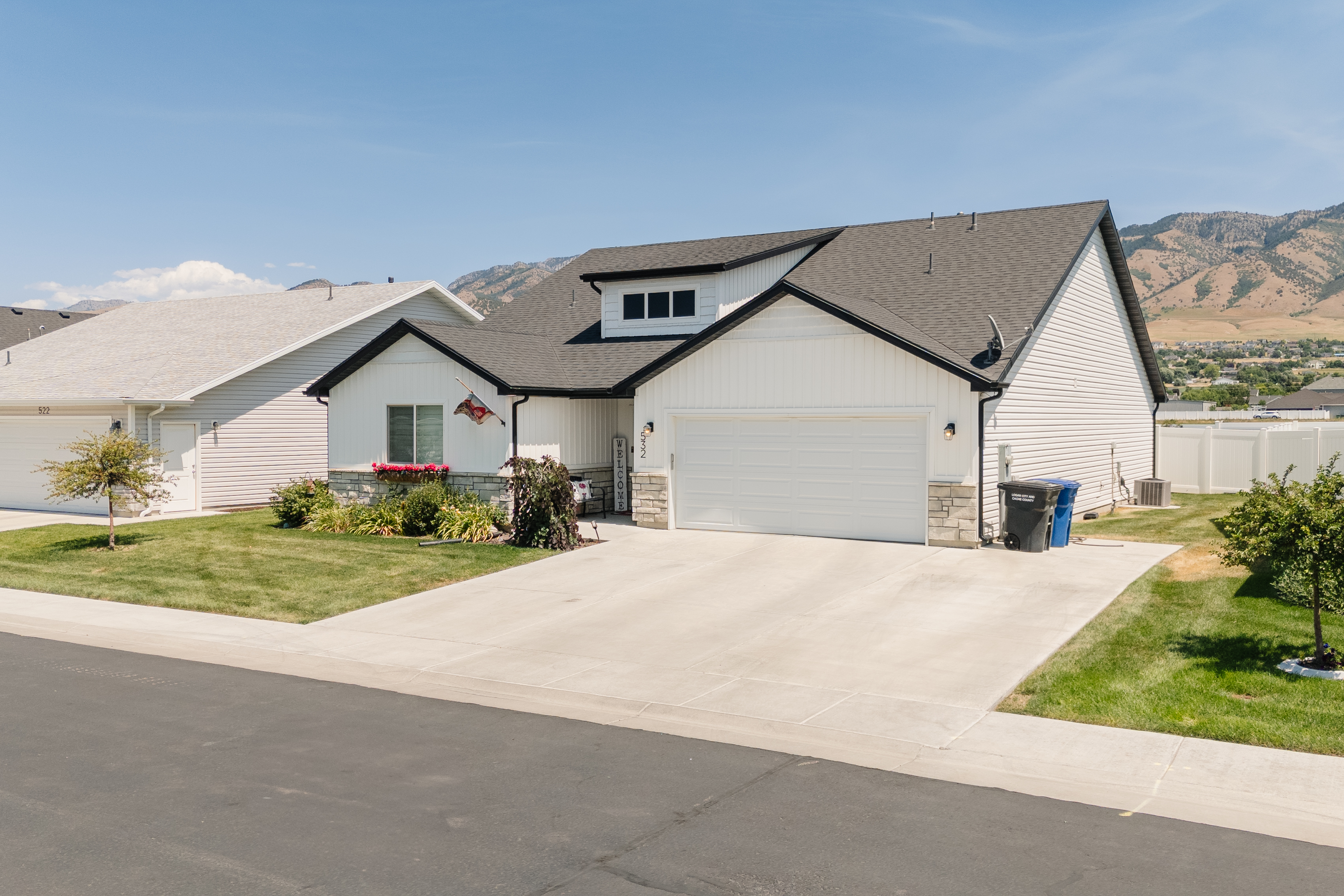 Hyde Park, Utah, 84318, United States, 4 Bedrooms Bedrooms, ,4 BathroomsBathrooms,Residential,For Sale,1921170