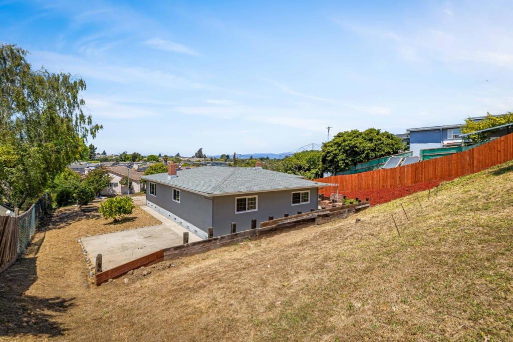 Watsonville, California, 95076, United States, 3 Bedrooms Bedrooms, ,2 BathroomsBathrooms,Residential,For Sale,1976793
