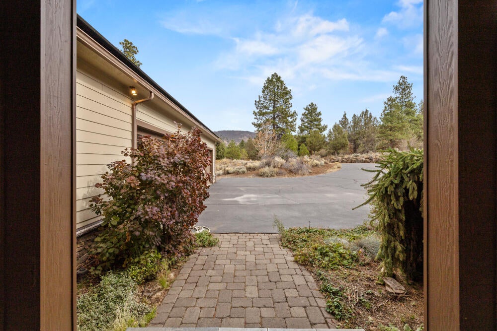 Klamath Falls, Oregon, 97601, United States, 4 Bedrooms Bedrooms, ,3 BathroomsBathrooms,Residential,For Sale,1987766