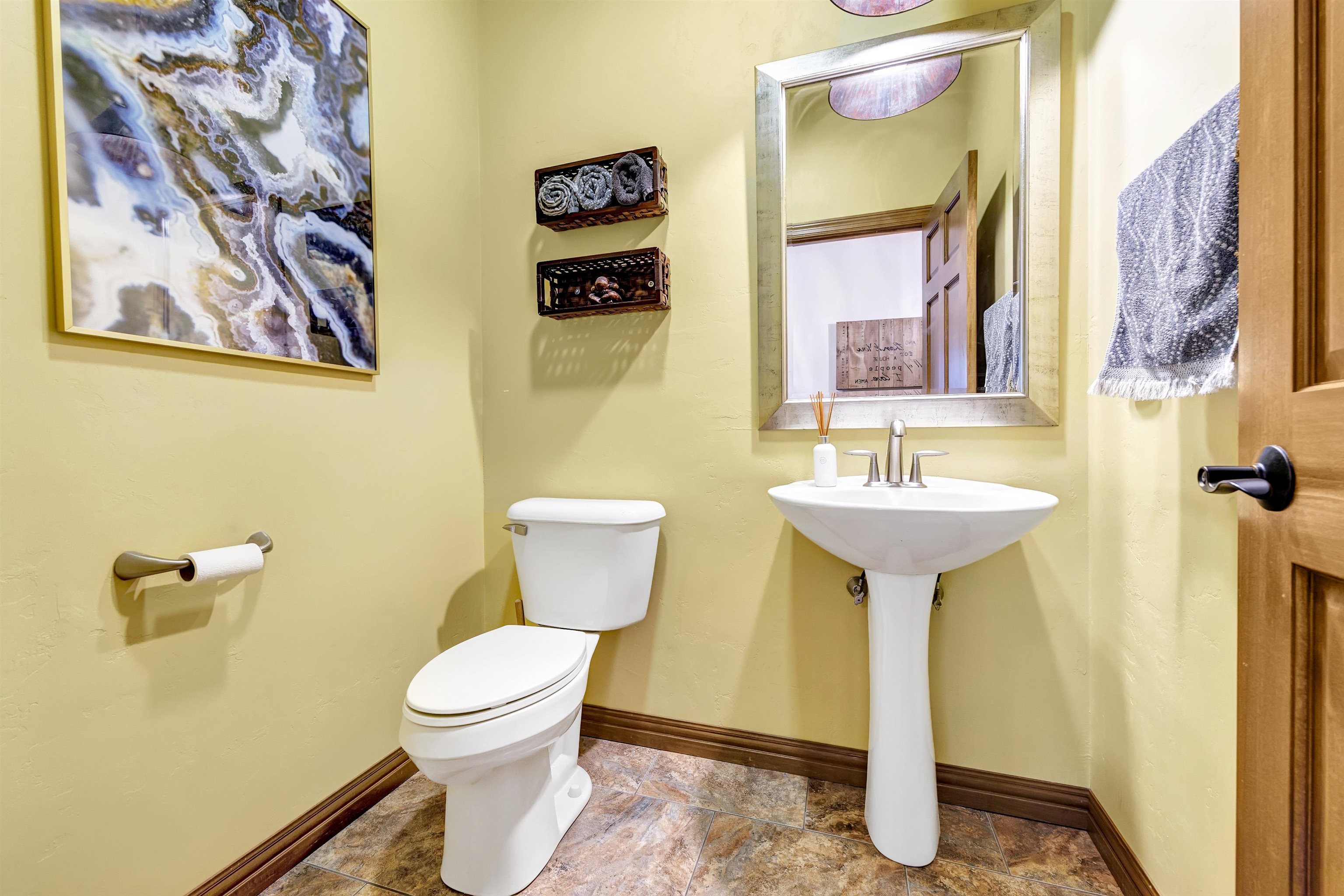 GREEN BAY, Wisconsin, 54313, United States, 5 Bedrooms Bedrooms, ,4 BathroomsBathrooms,Residential,For Sale,1911640