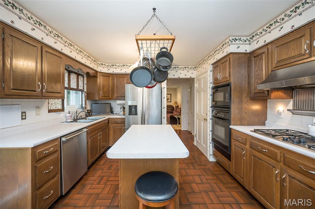 Chesterfield, Missouri, 63017, United States, 4 Bedrooms Bedrooms, ,3 BathroomsBathrooms,Residential,For Sale,1932834