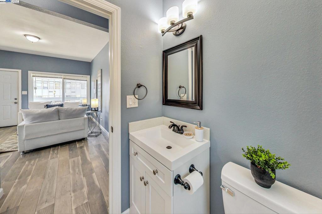Oakland, California, 94605, United States, ,Residential,For Sale,1921286