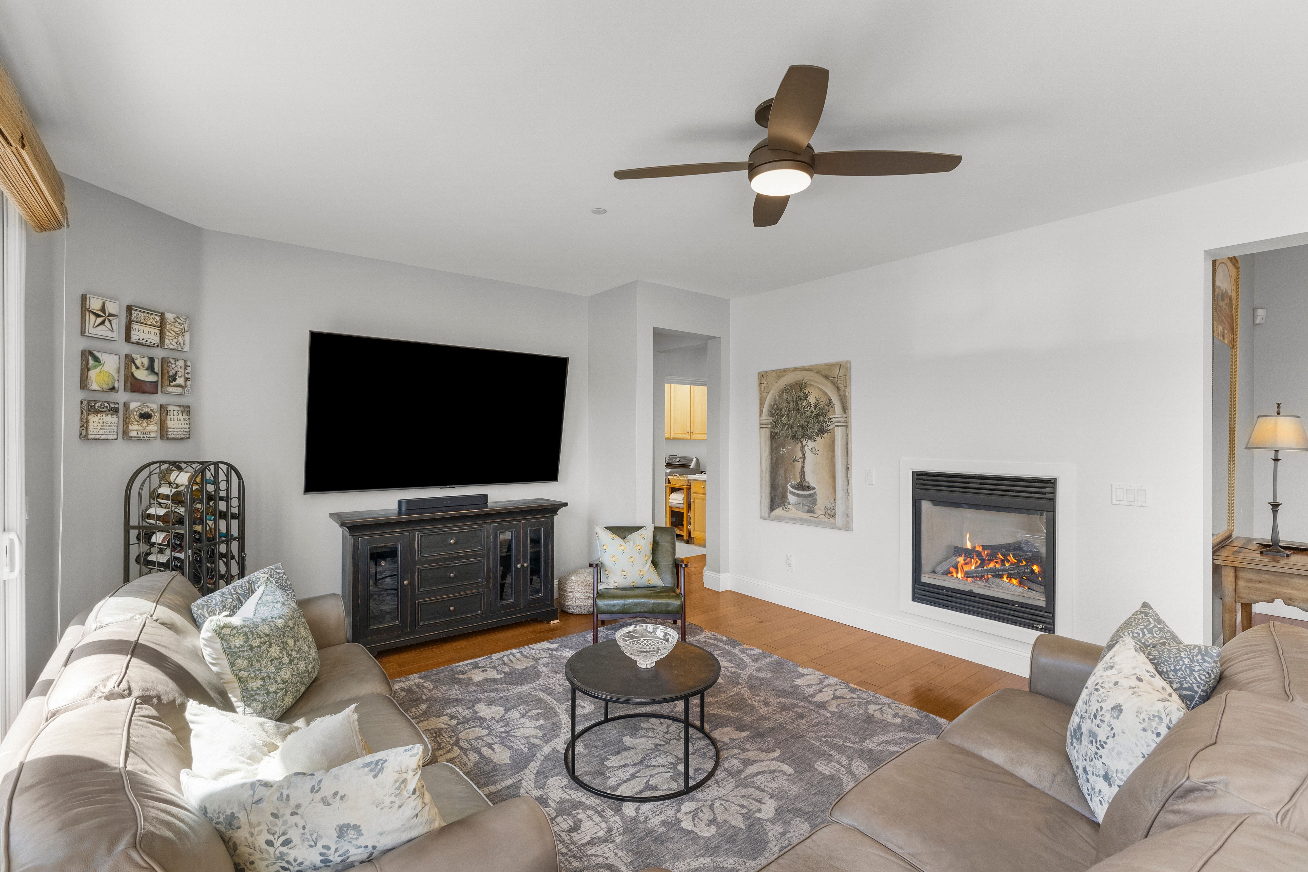  Custom Home on a Spectacular View Lot with Majestic Heritage Oak - 物件實景