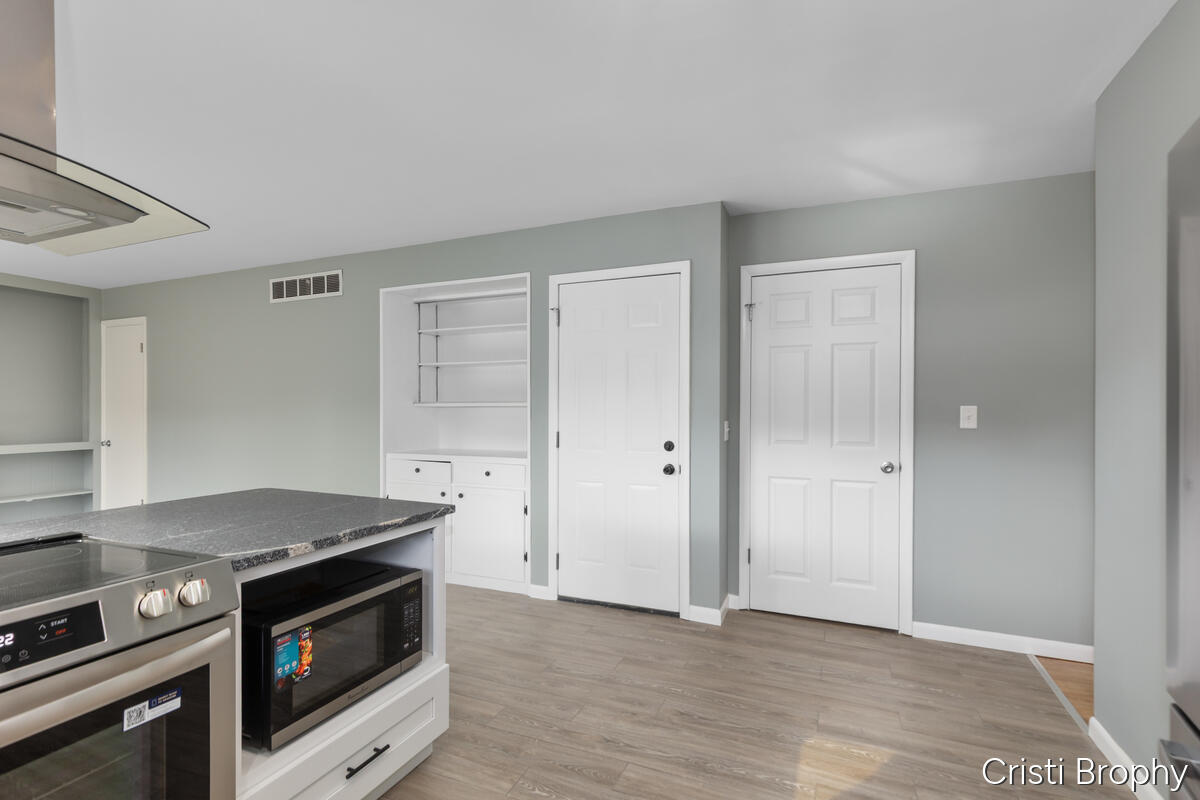 Grand Rapids, Michigan, 49506, United States, 4 Bedrooms Bedrooms, ,3 BathroomsBathrooms,Residential,For Sale,1989098