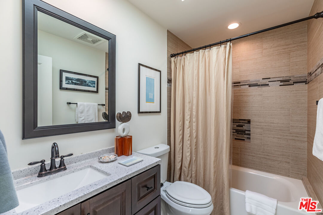 Calabasas, California, 91302, United States, 5 Bedrooms Bedrooms, ,4 BathroomsBathrooms,Residential,For Sale,1926275