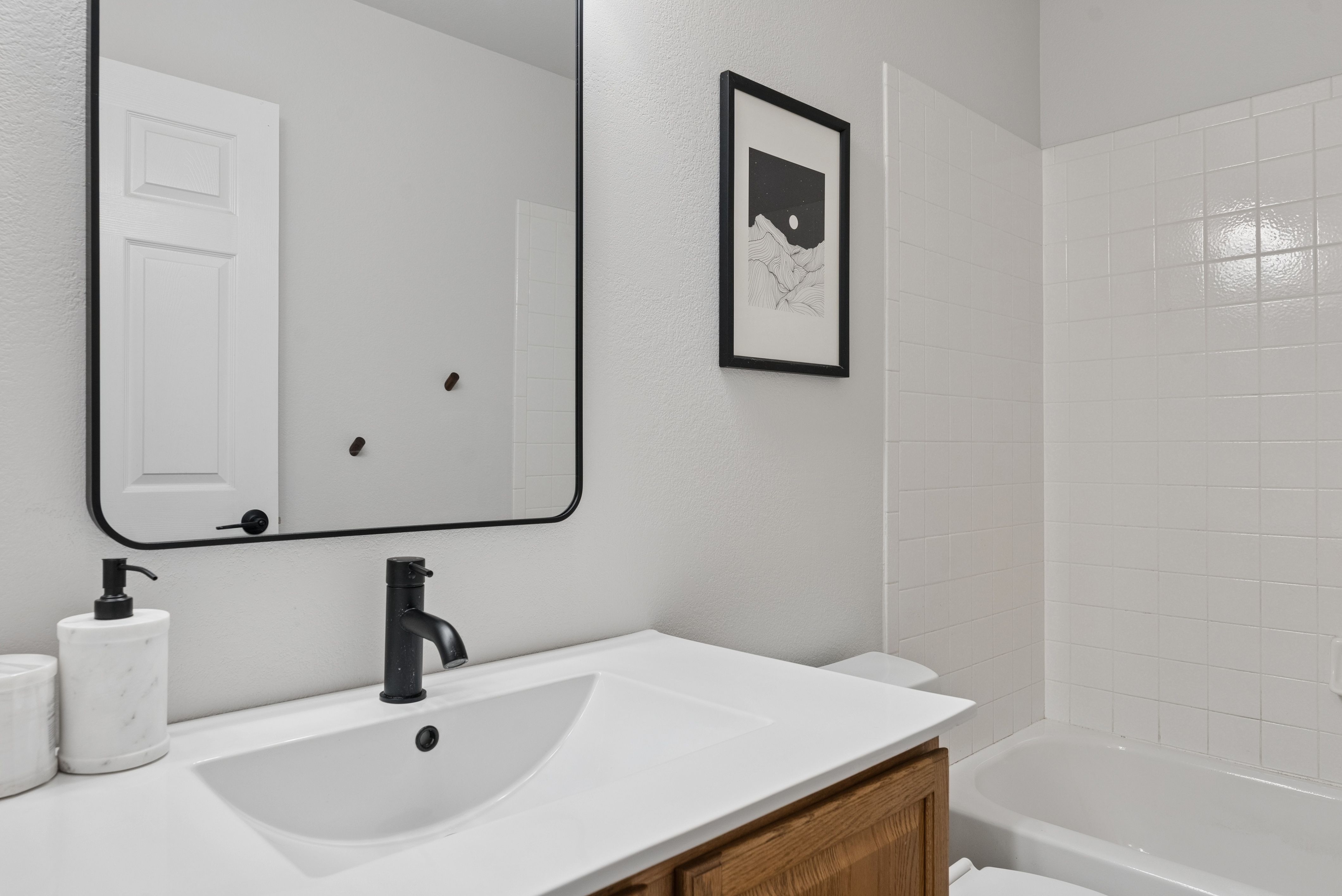  Tucked in a Quiet Cul-De-Sac in the Desirable Deza Estates - 物件實景