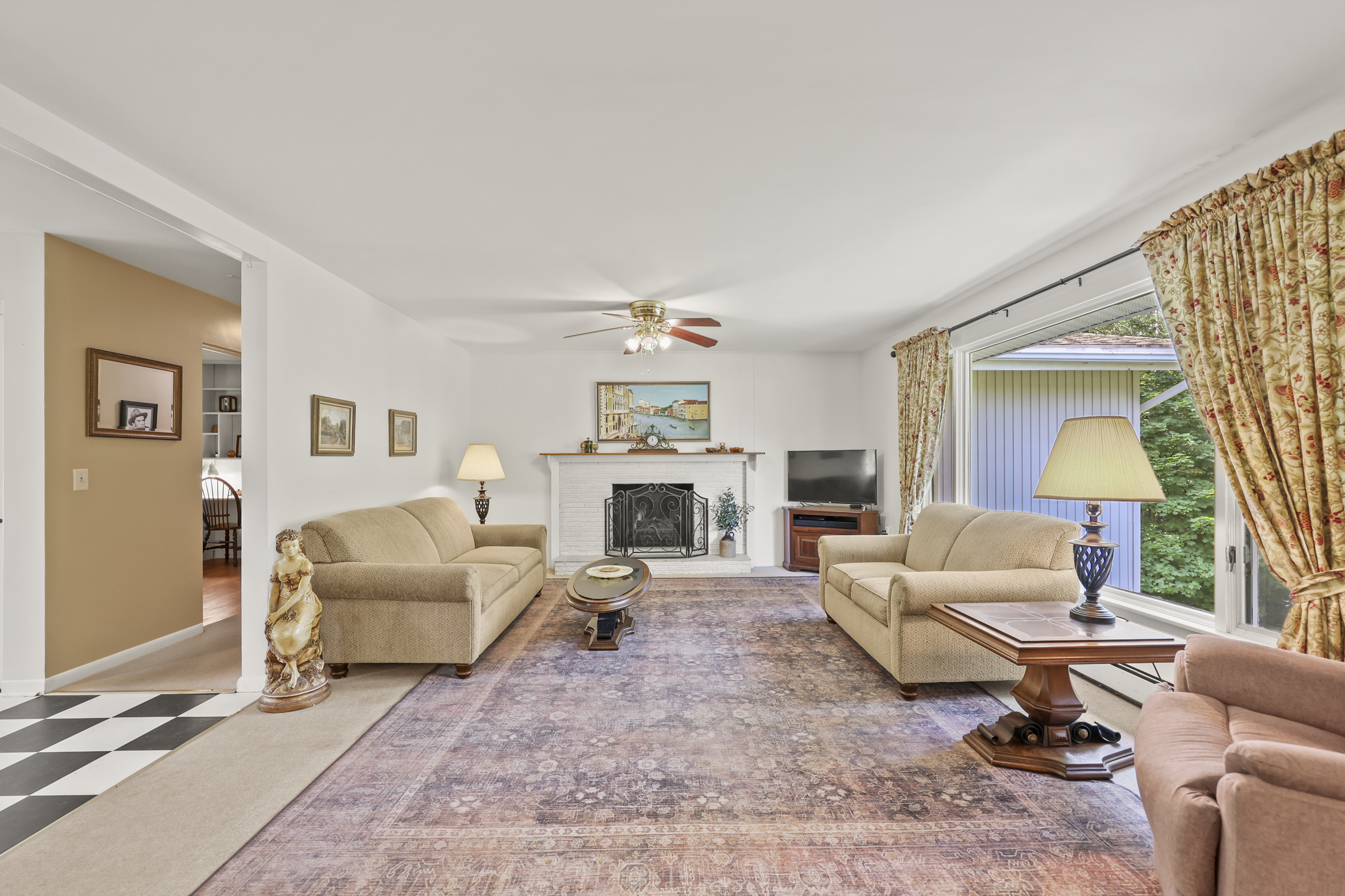  Immaculate 4 Bed Ranch with 3-Season Porch near Lake Onota - 物件實景