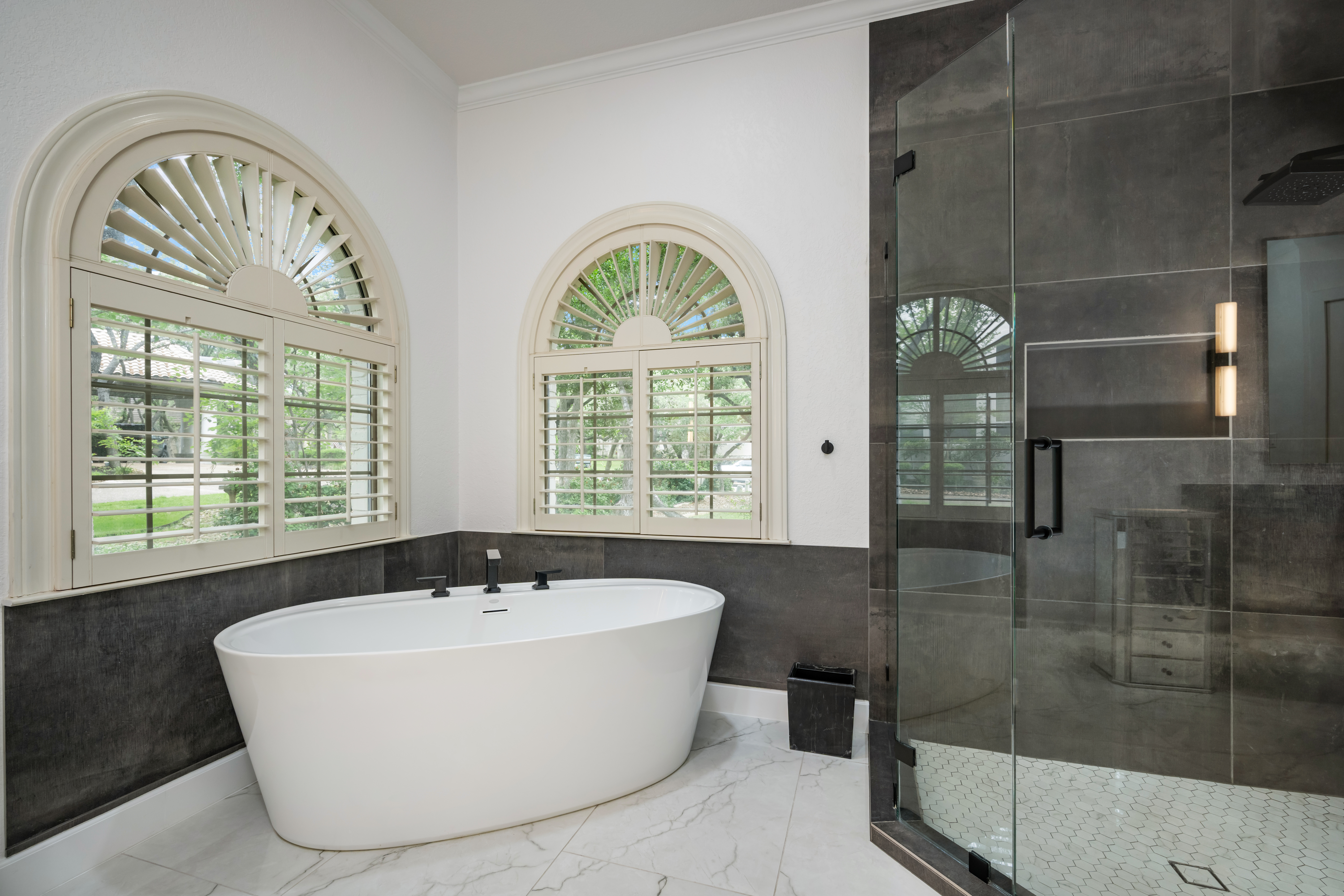  Elegant Retreat with Resort-Style Backyard - 物件實景