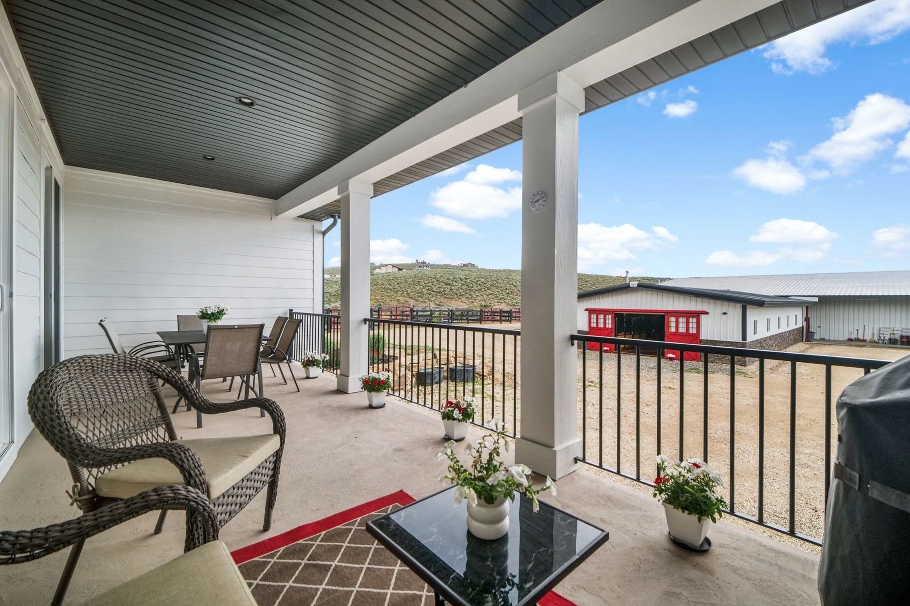  Rare Equestrian Retreat with Modern Farmhouse - 物件實景