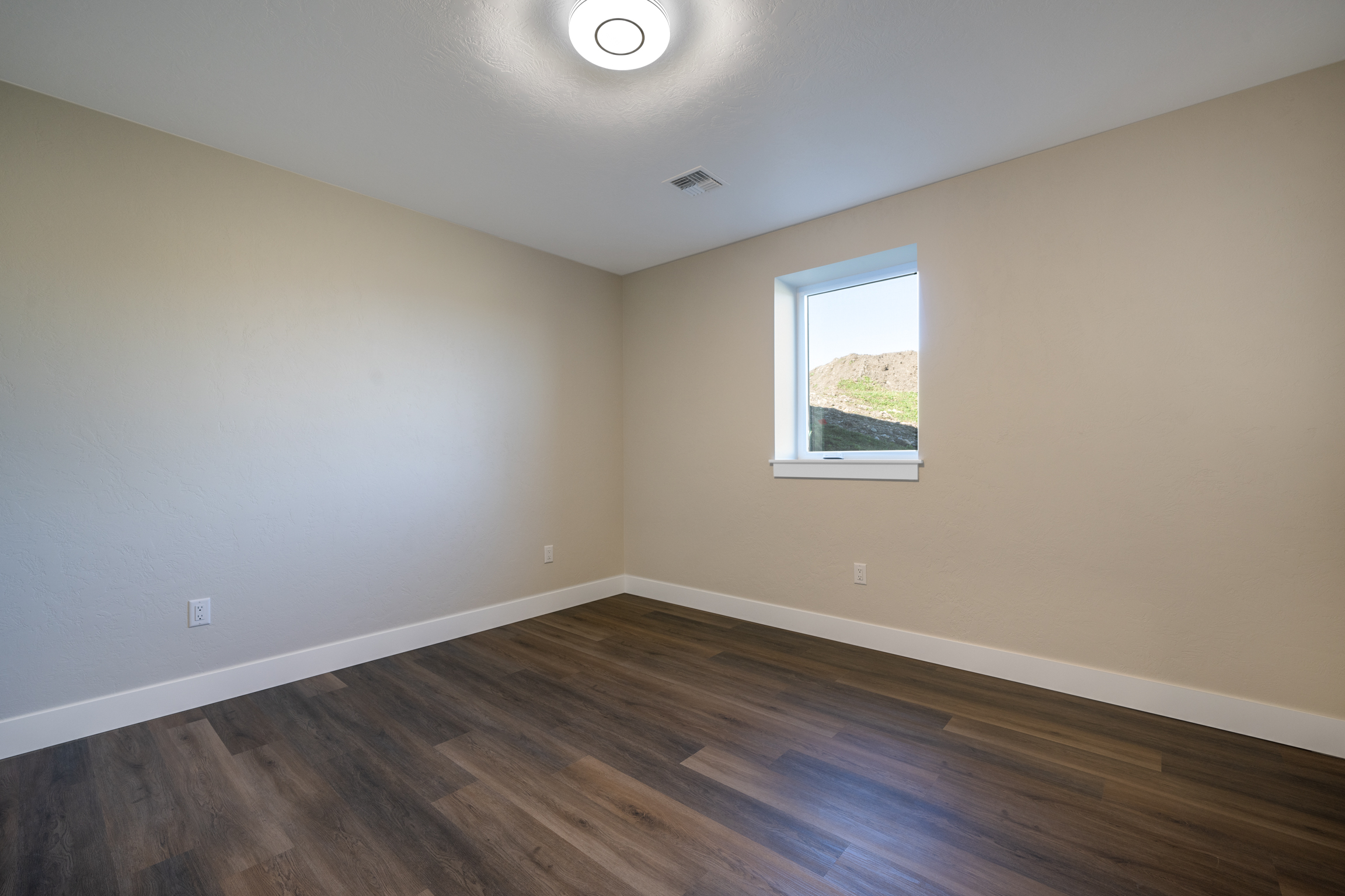 Polson, Montana, 59860, United States, 3 Bedrooms Bedrooms, ,2 BathroomsBathrooms,Residential,For Sale,1882171