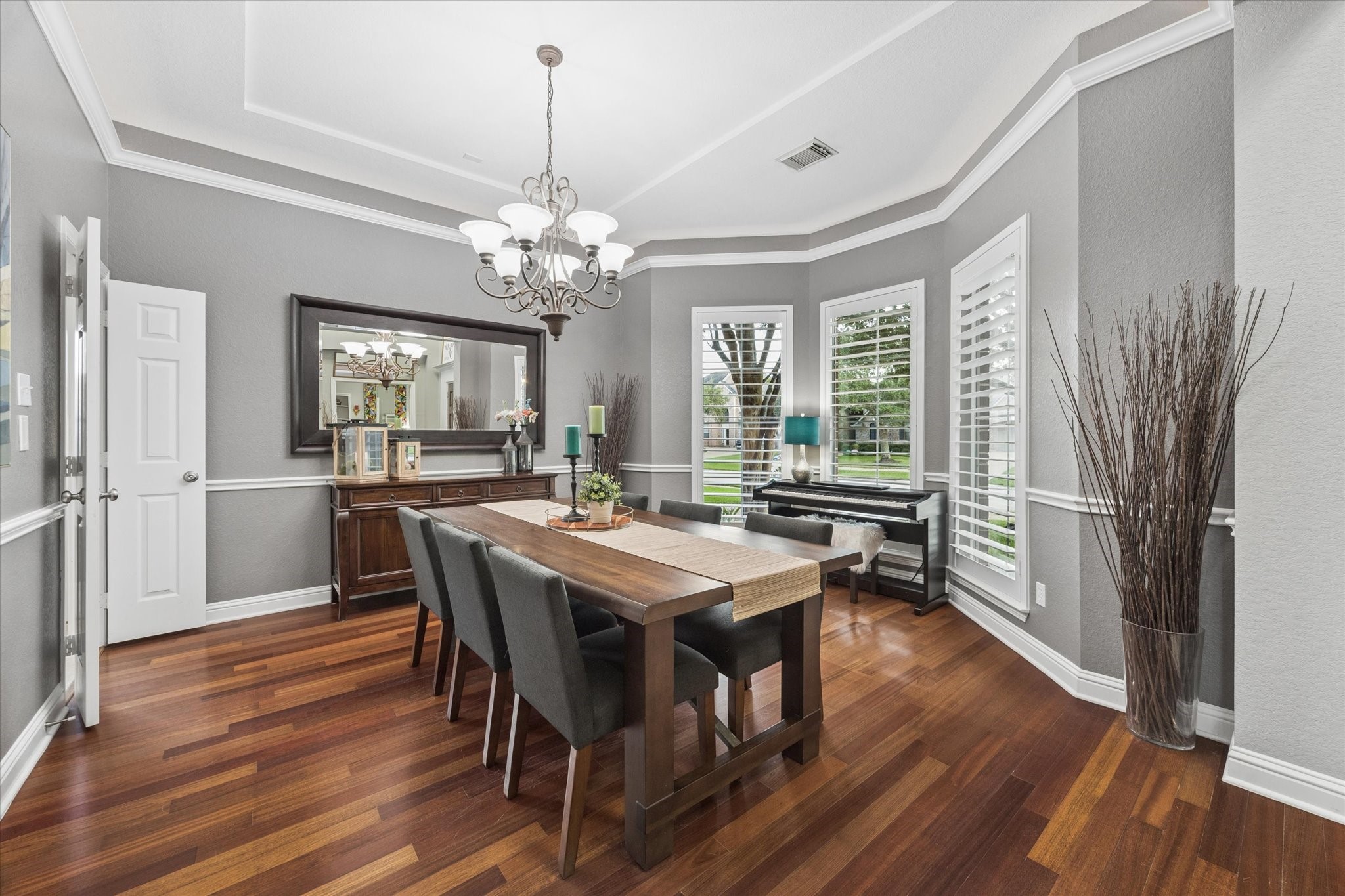  3523 Silvercreek Drive - 物件實景