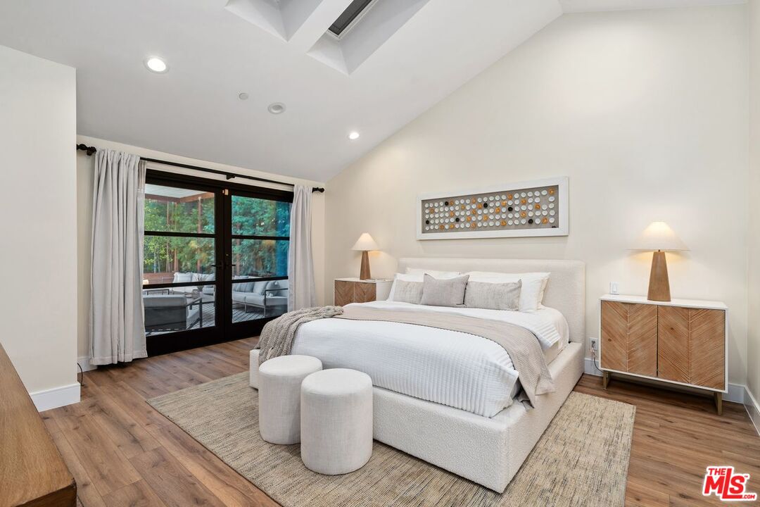 Woodland Hills, California, 91367, United States, 5 Bedrooms Bedrooms, ,3 BathroomsBathrooms,Residential,For Sale,1925987