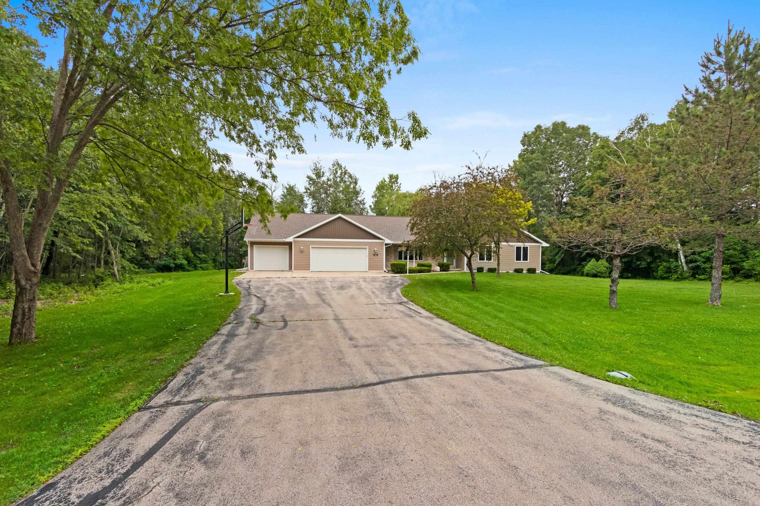 DE PERE, Wisconsin, 54115, United States, 3 Bedrooms Bedrooms, ,4 BathroomsBathrooms,Residential,For Sale,1912239