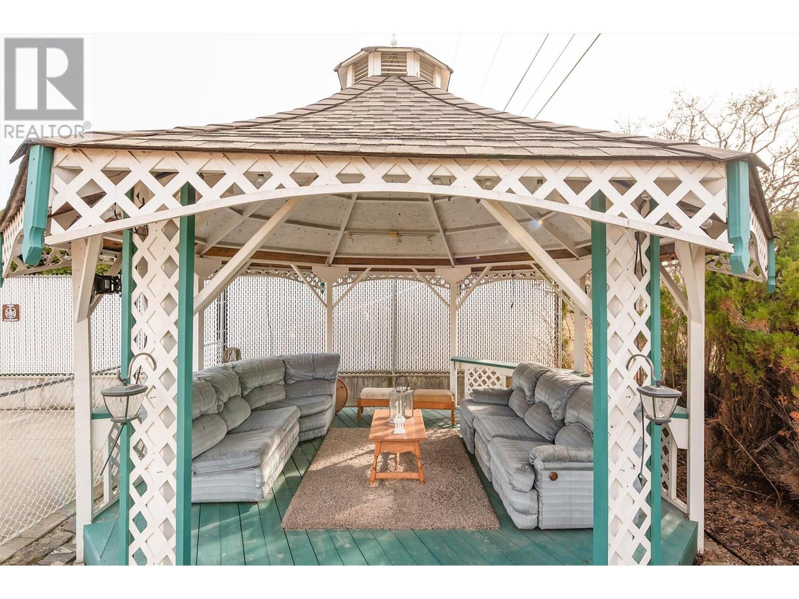 KELOWNA, British Columbia, V1V 2G6, CA, 5 Bedrooms Bedrooms, ,4 BathroomsBathrooms,Residential,For Sale,1838260