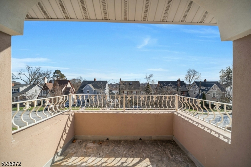 West Orange Twp., New Jersey, 07052, United States, 6 Bedrooms Bedrooms, ,4 BathroomsBathrooms,Residential,For Sale,1934575