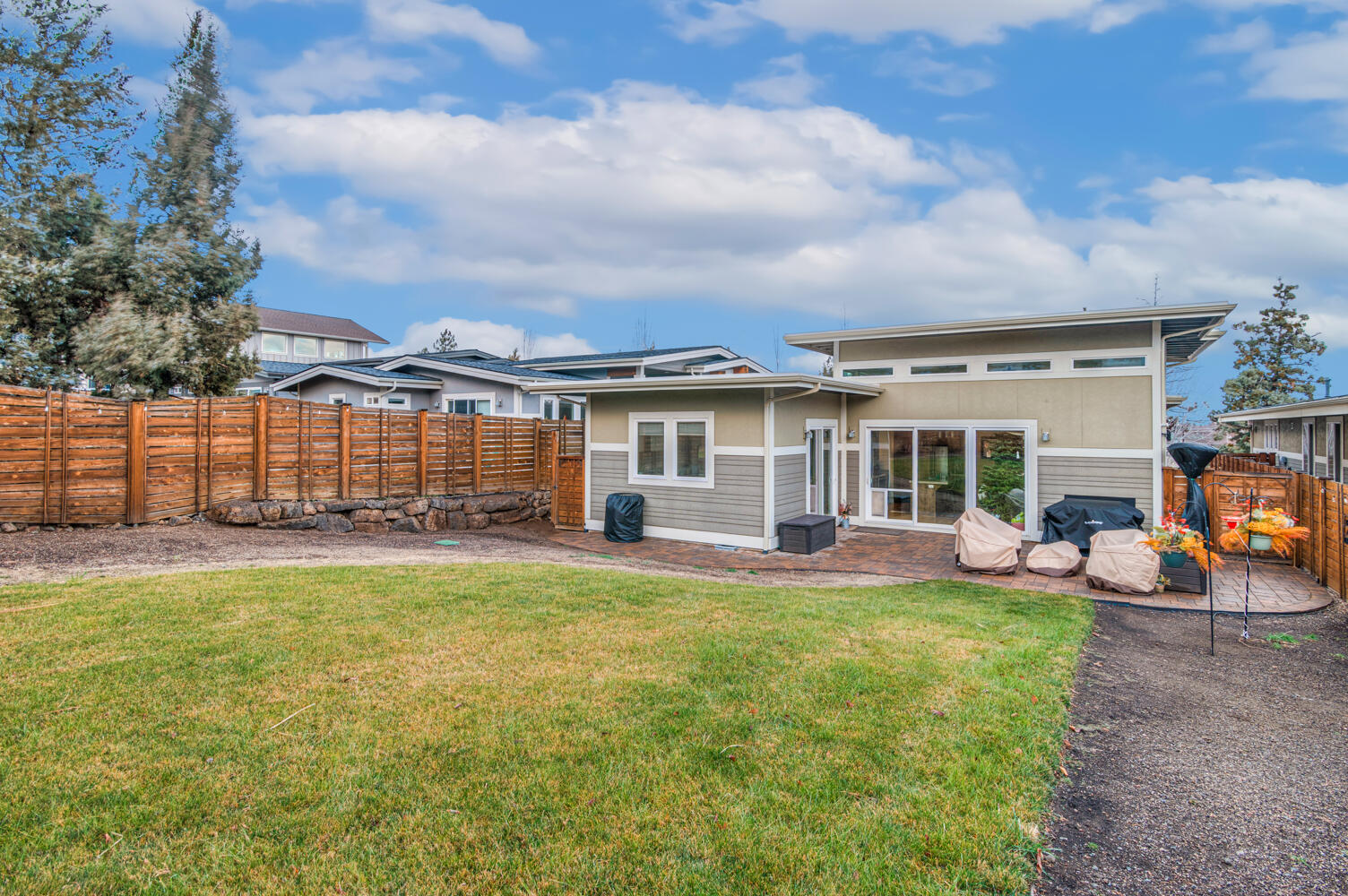 Bend, Oregon, 97703, United States, 3 Bedrooms Bedrooms, ,2 BathroomsBathrooms,Residential,For Sale,2005766