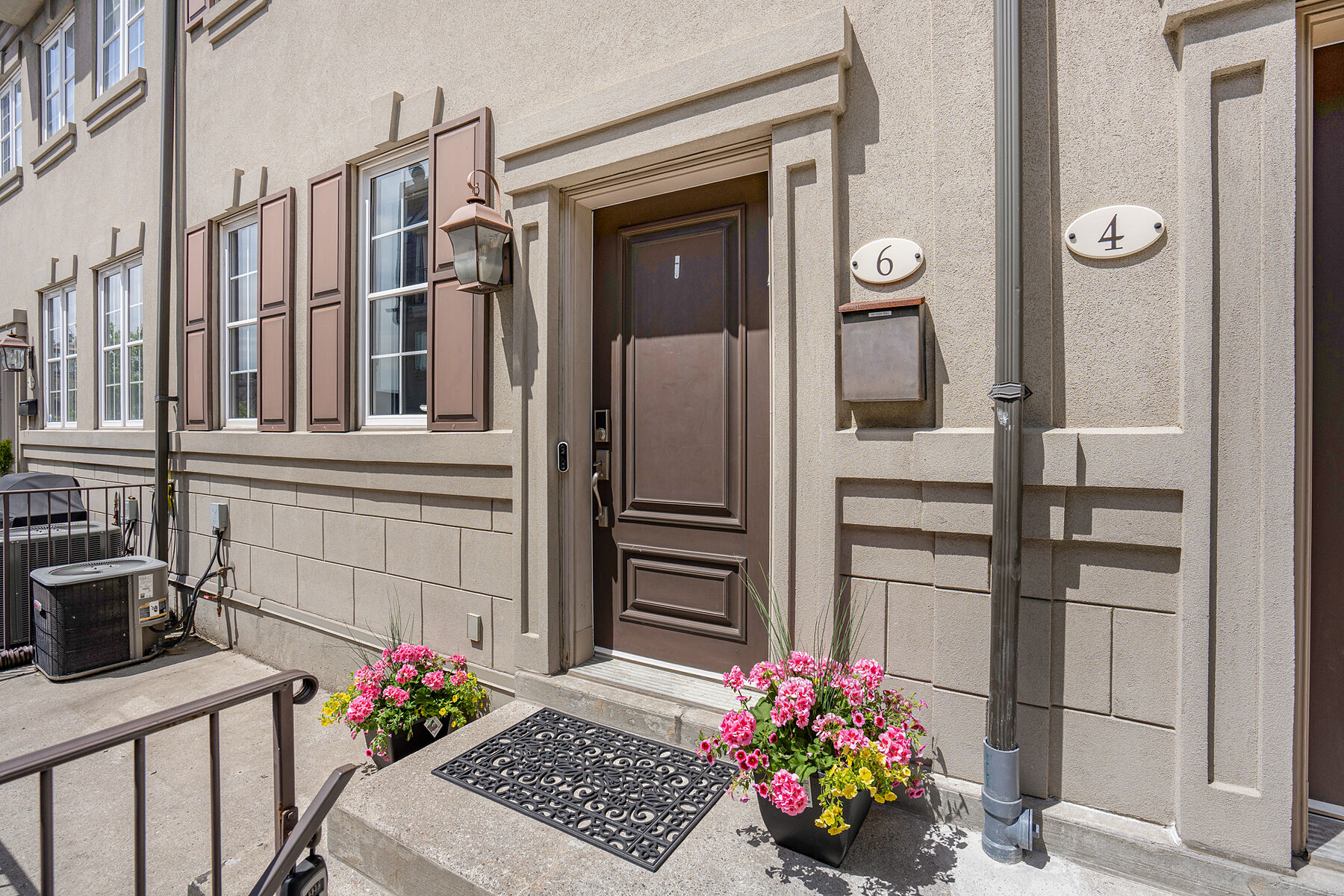 Rare Forest Hill Townhome - 物件實景