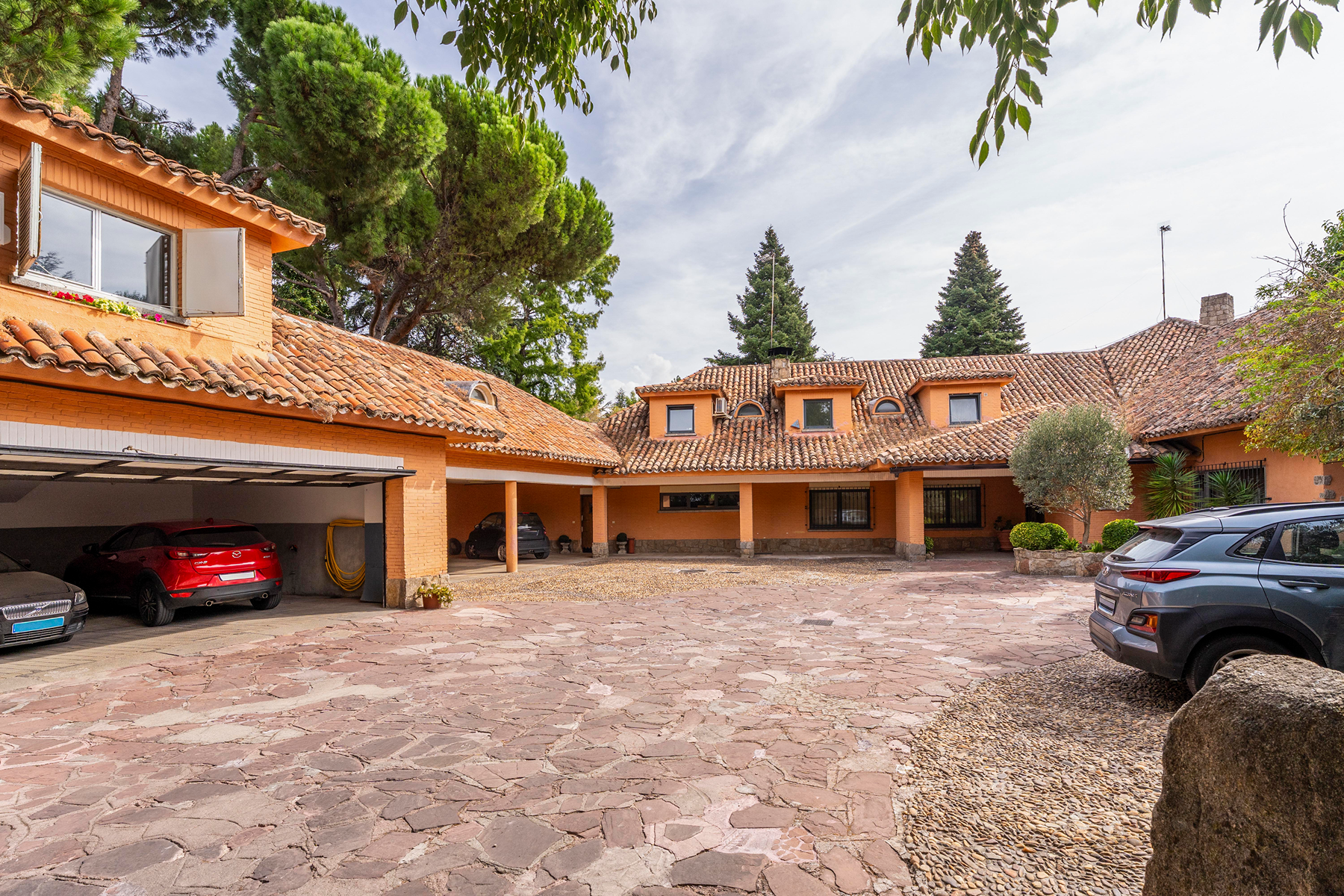  1,695 m² residence on a 4,873 m² plot in Puerta de Hierro - 物件實景