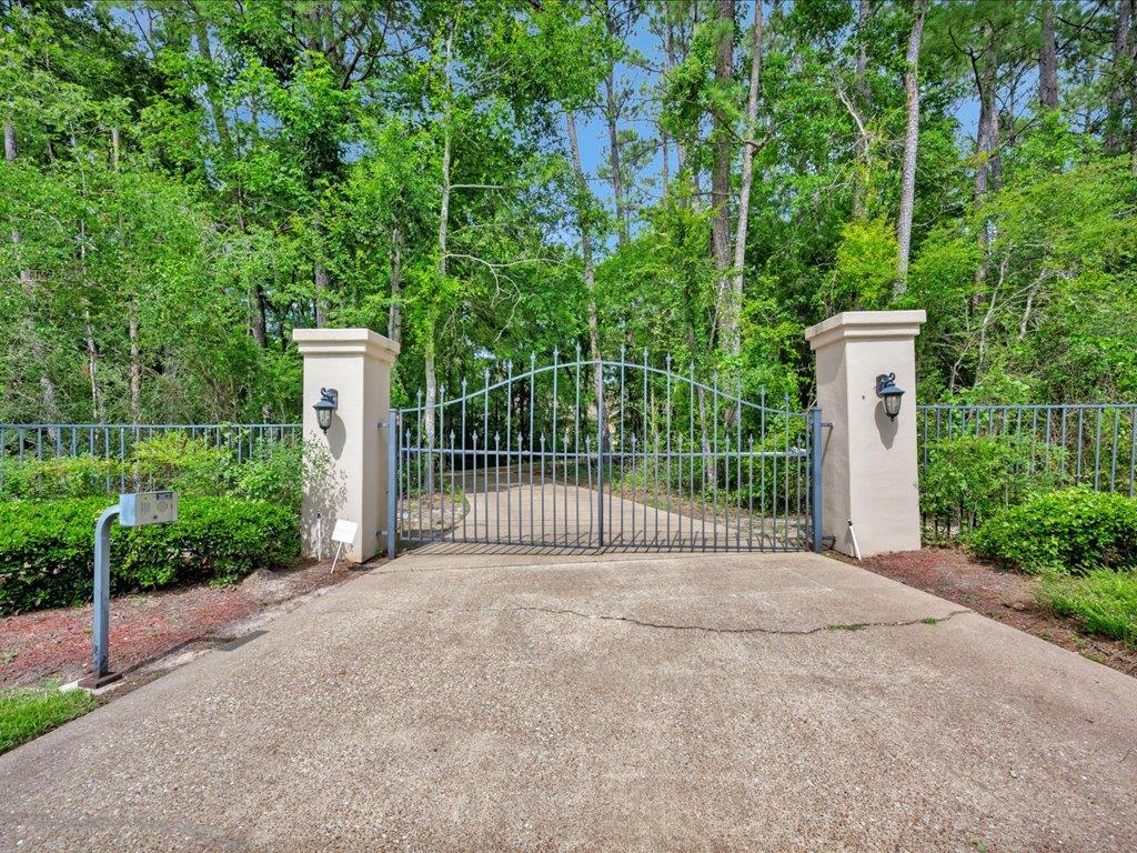 Lufkin, Texas, 75901, United States, 4 Bedrooms Bedrooms, ,5 BathroomsBathrooms,Residential,For Sale,1979665