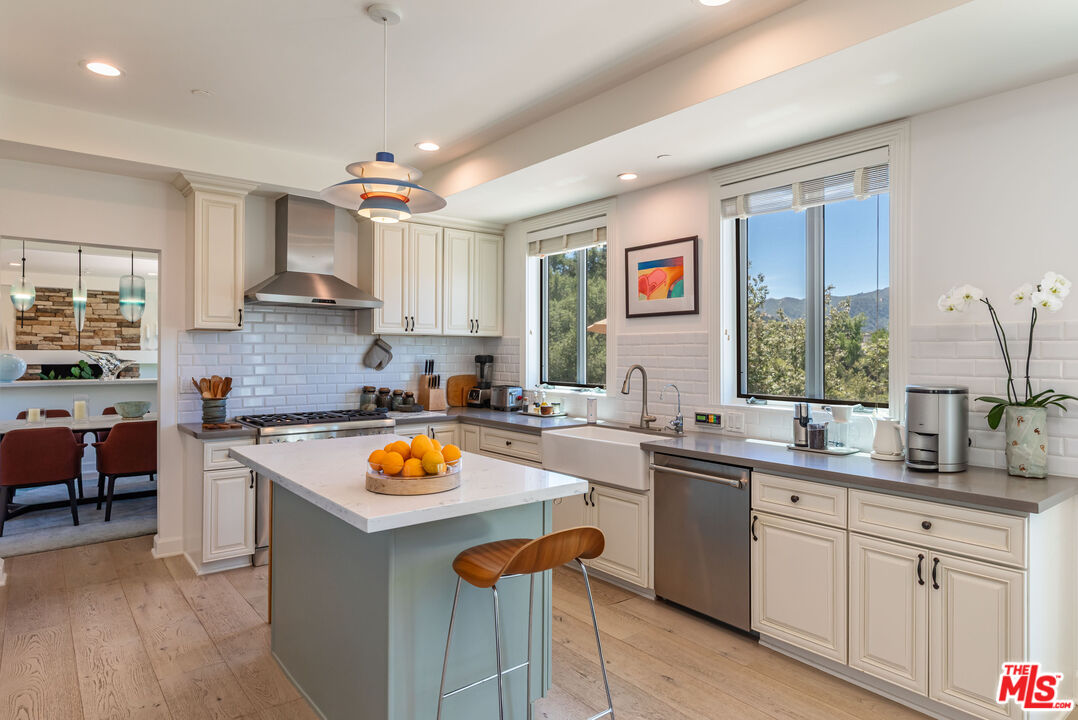 Calabasas, California, 91302, United States, 5 Bedrooms Bedrooms, ,4 BathroomsBathrooms,Residential,For Sale,1926275