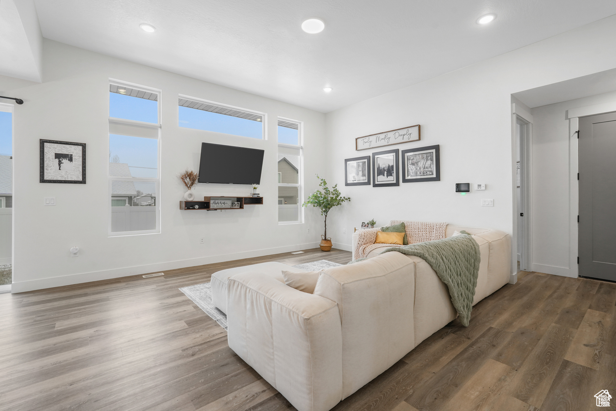 Tooele, Utah, 84074, United States, 6 Bedrooms Bedrooms, ,2 BathroomsBathrooms,Residential,For Sale,1970427